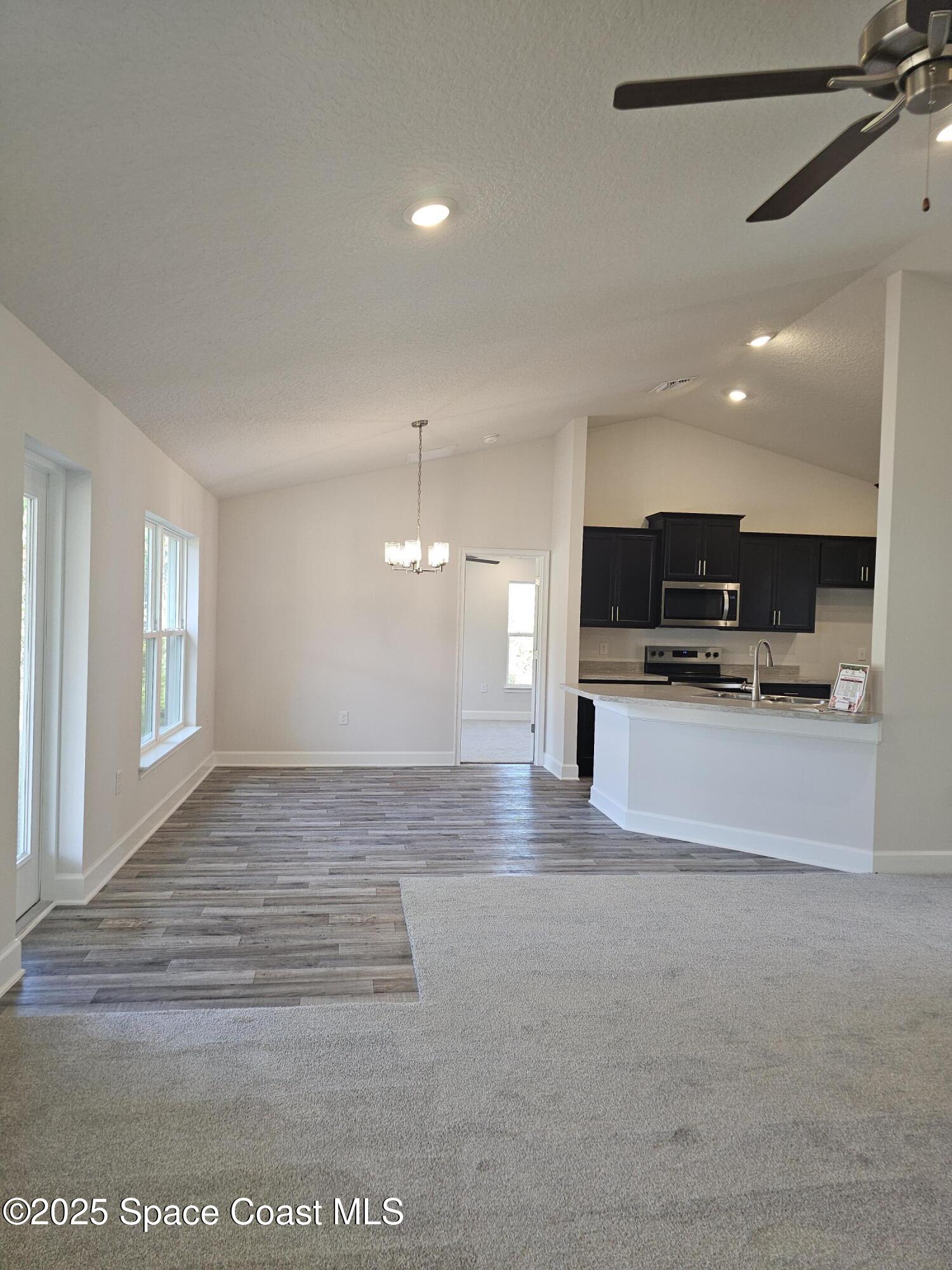 880 De Groodt Road SW