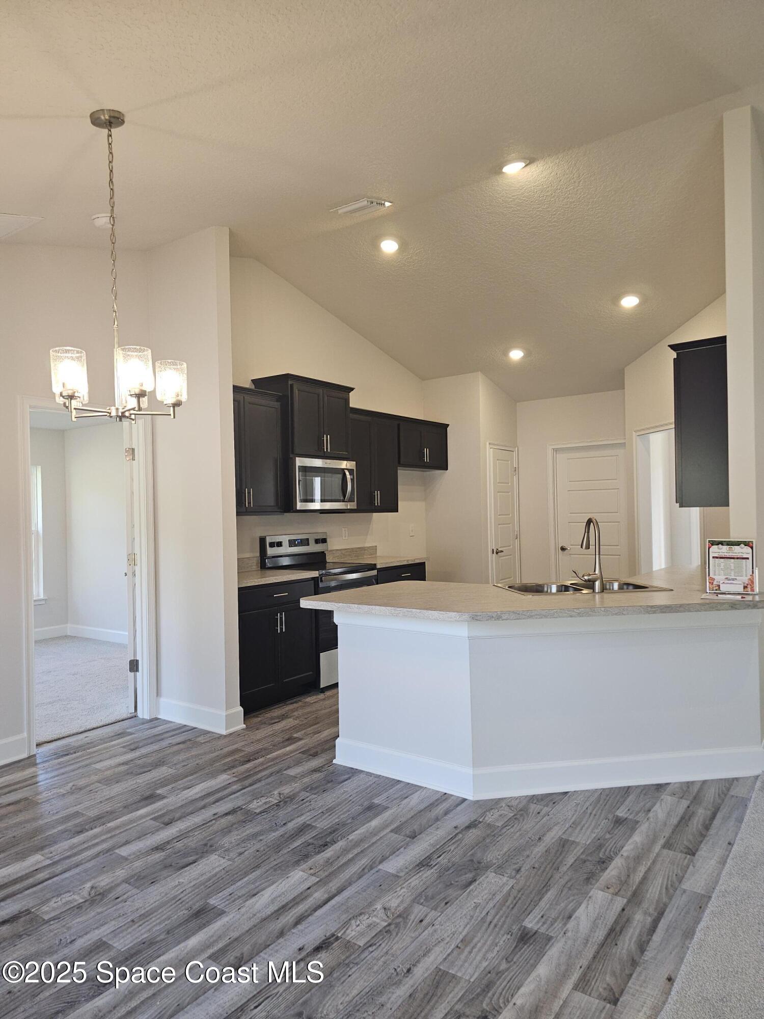 880 De Groodt Road SW