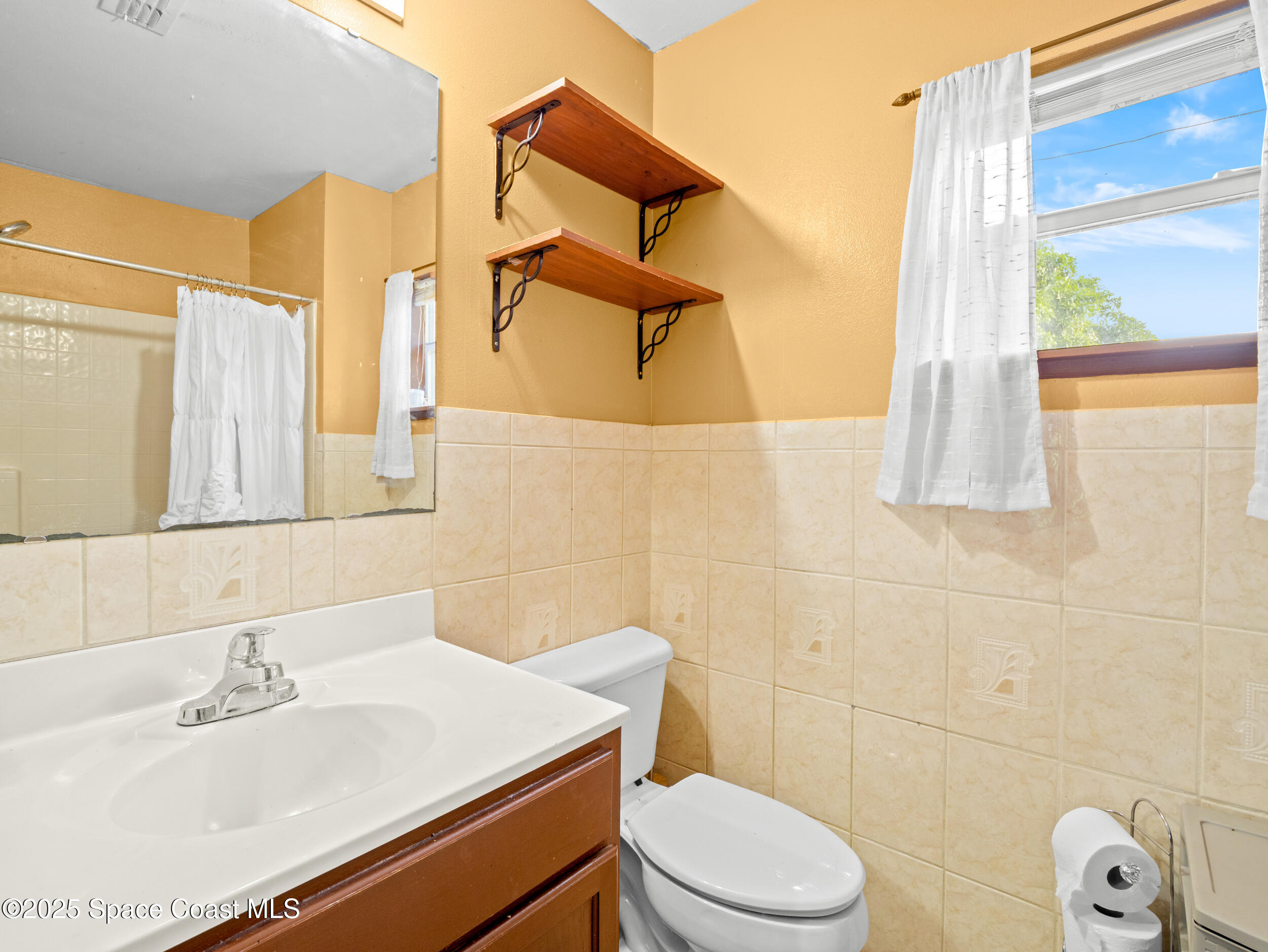 1526 Manzanita Street NW