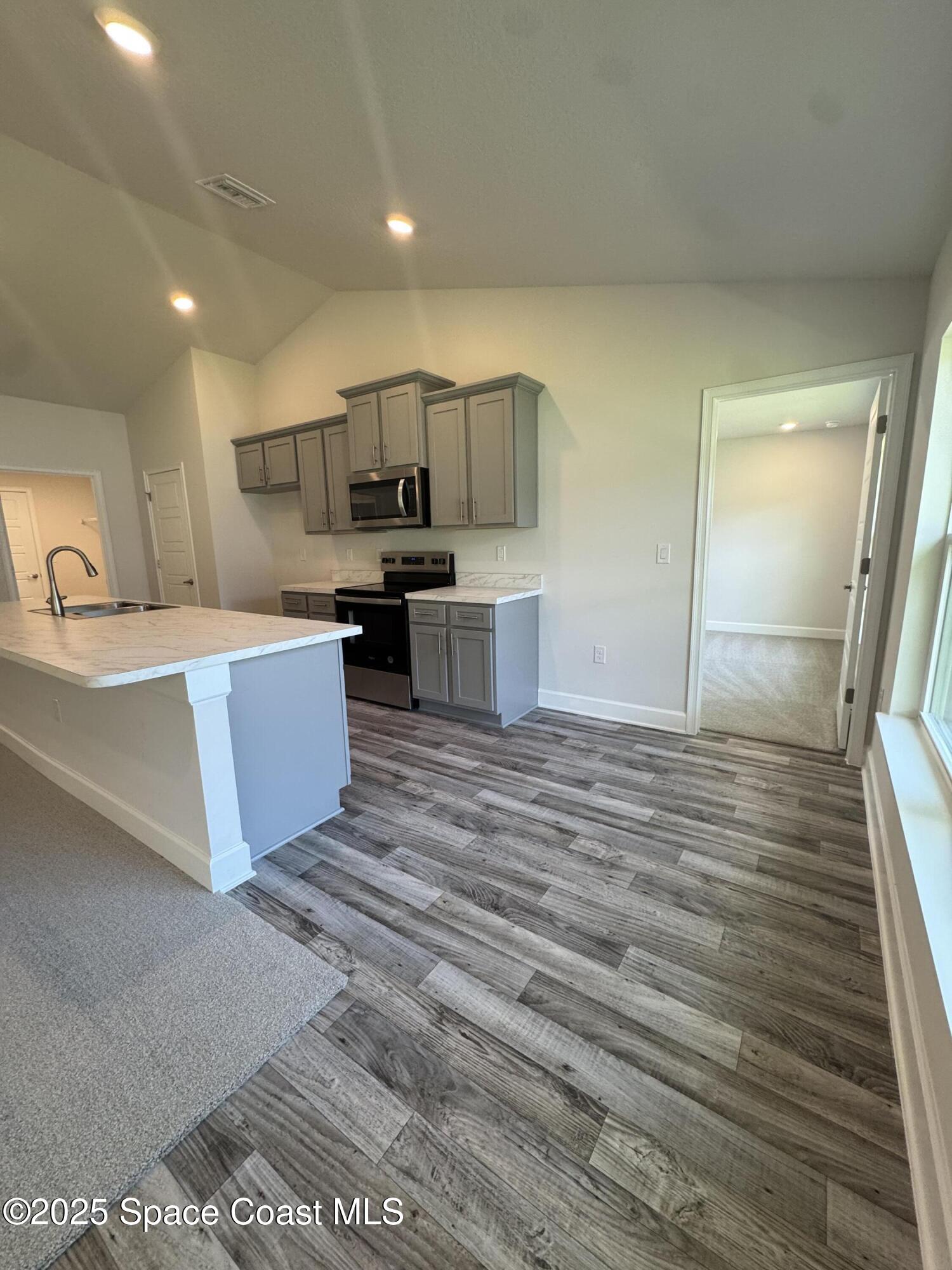 1347 De Groodt Road SW