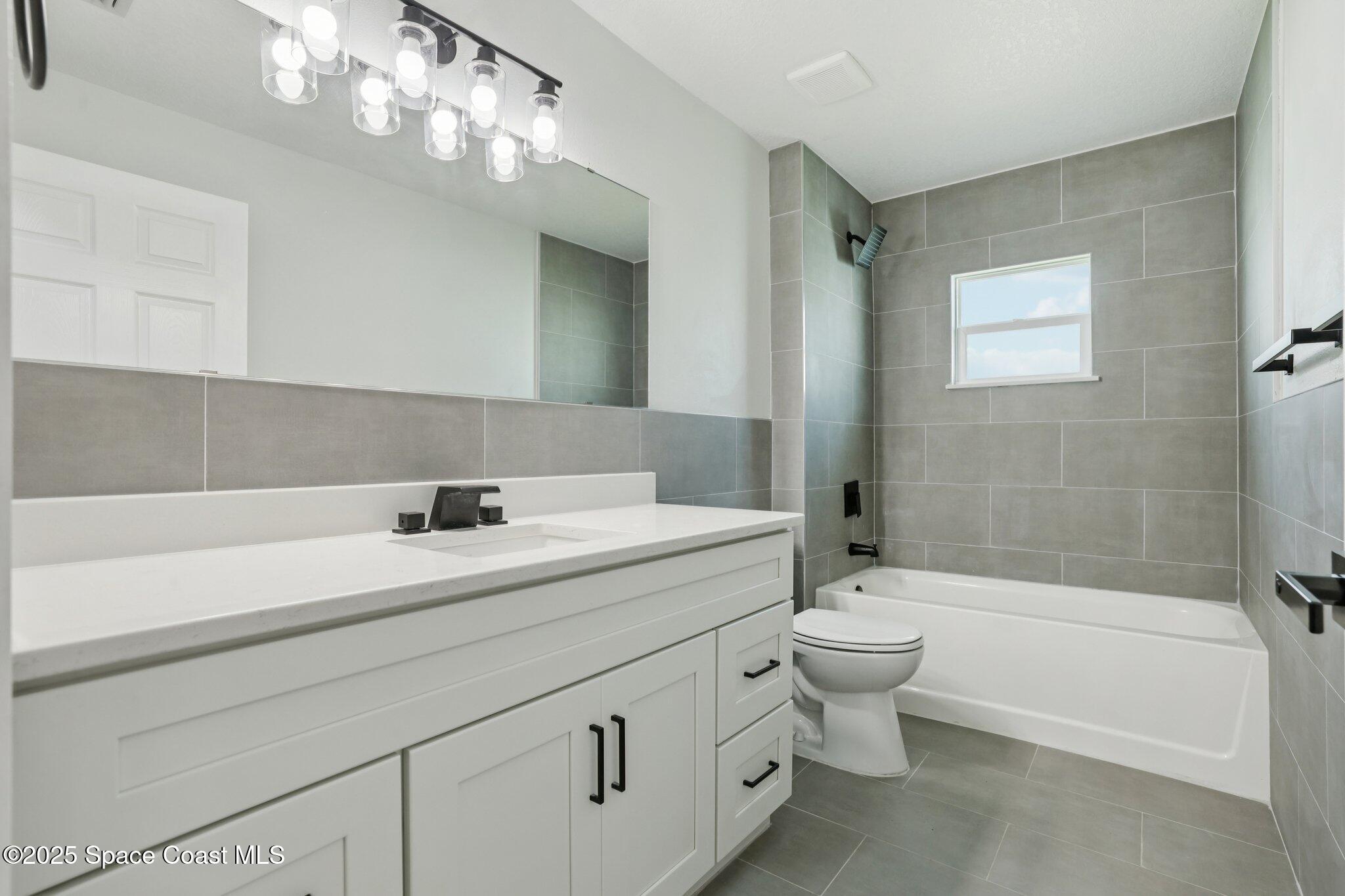 1441 Eldron Boulevard SE