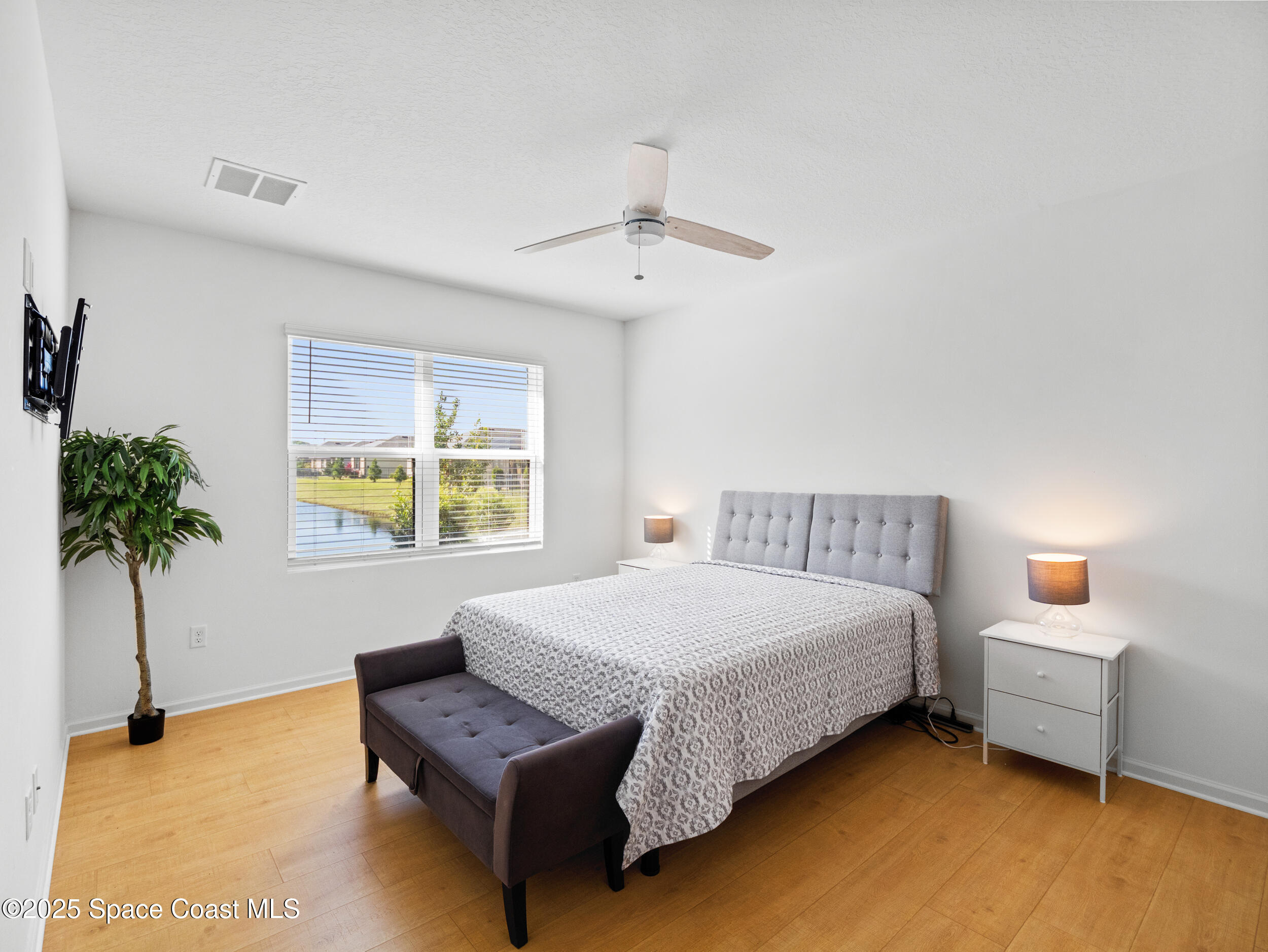 5678 Waterfall Place