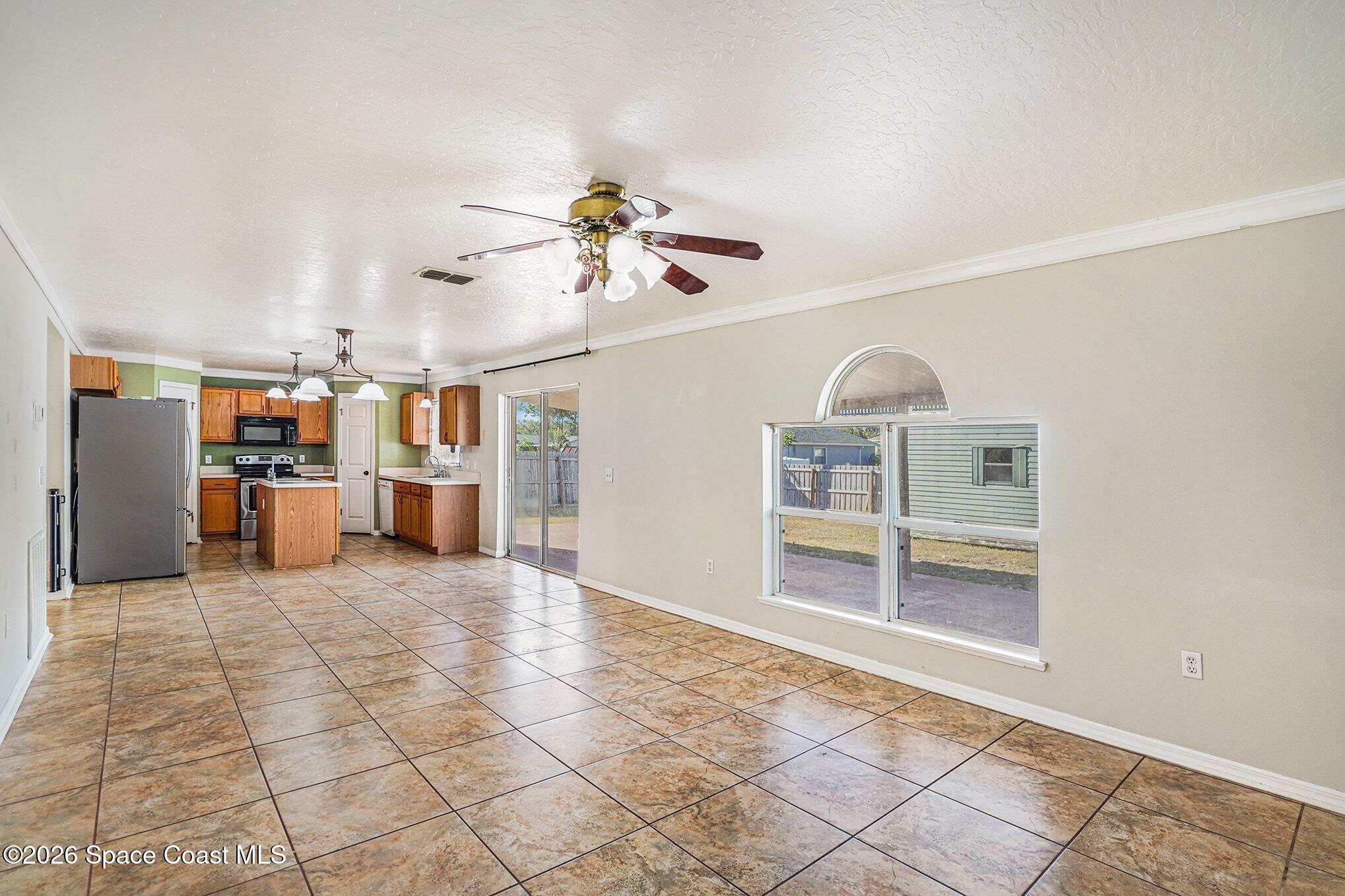 194 NW Abalone Road NW