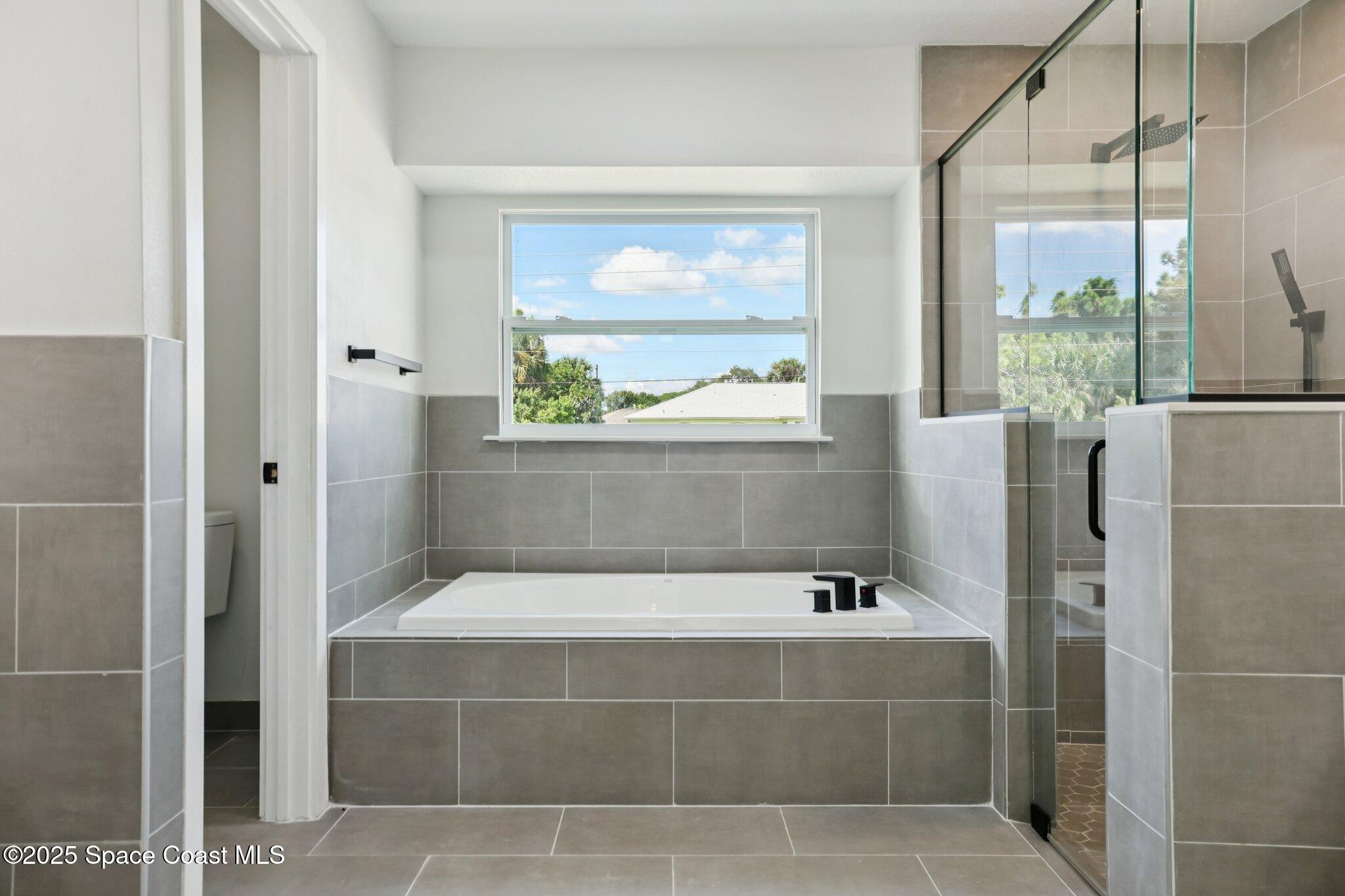 1441 Eldron Boulevard SE