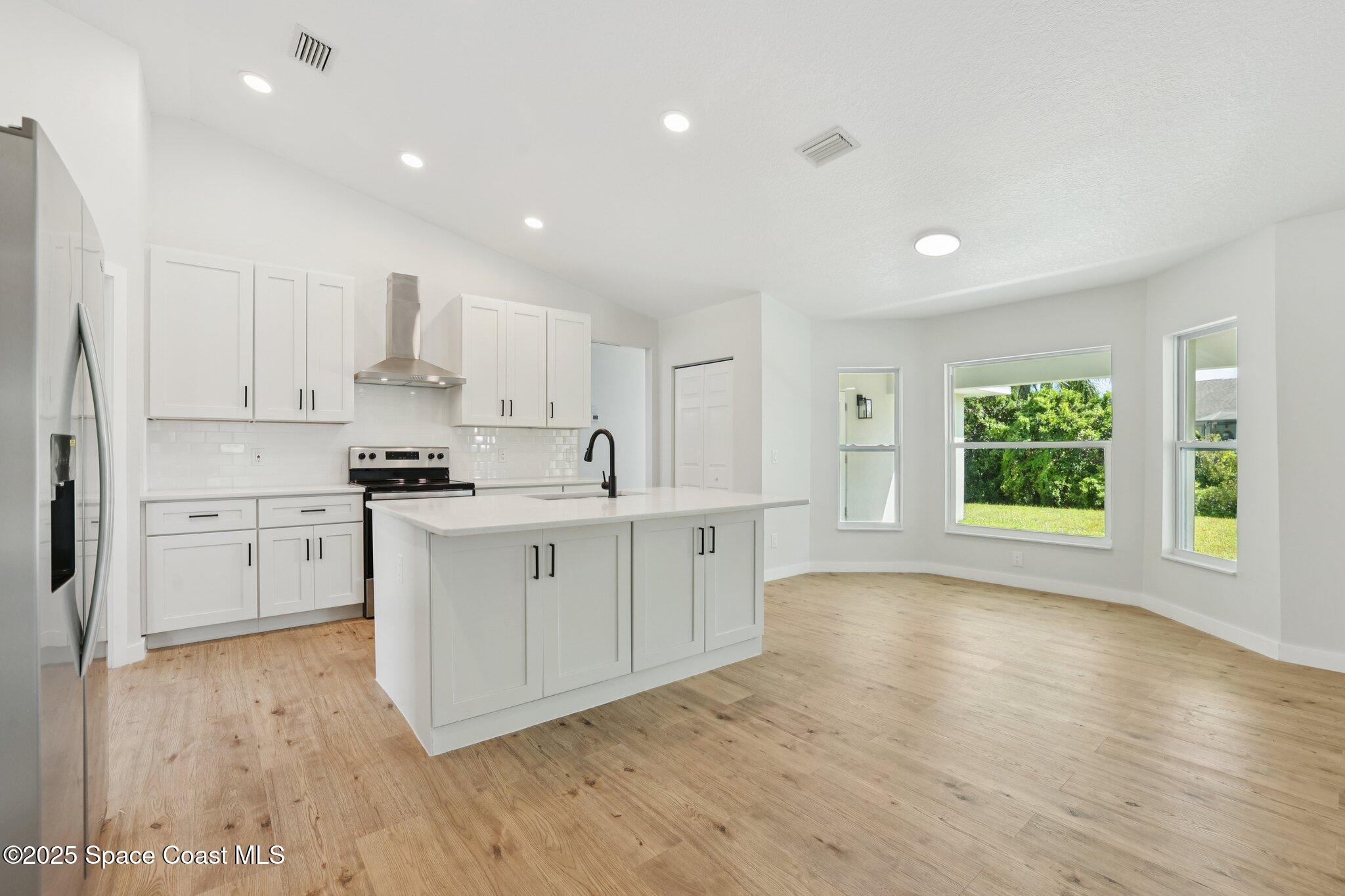 1441 Eldron Boulevard SE