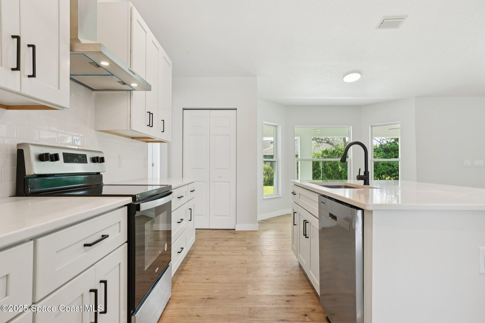 1441 Eldron Boulevard SE