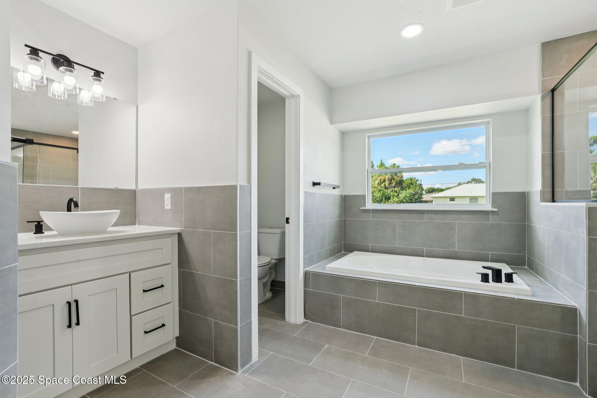 1441 Eldron Boulevard SE