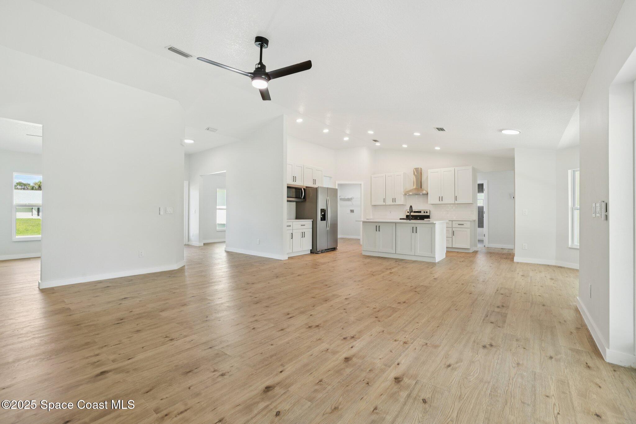 1441 Eldron Boulevard SE