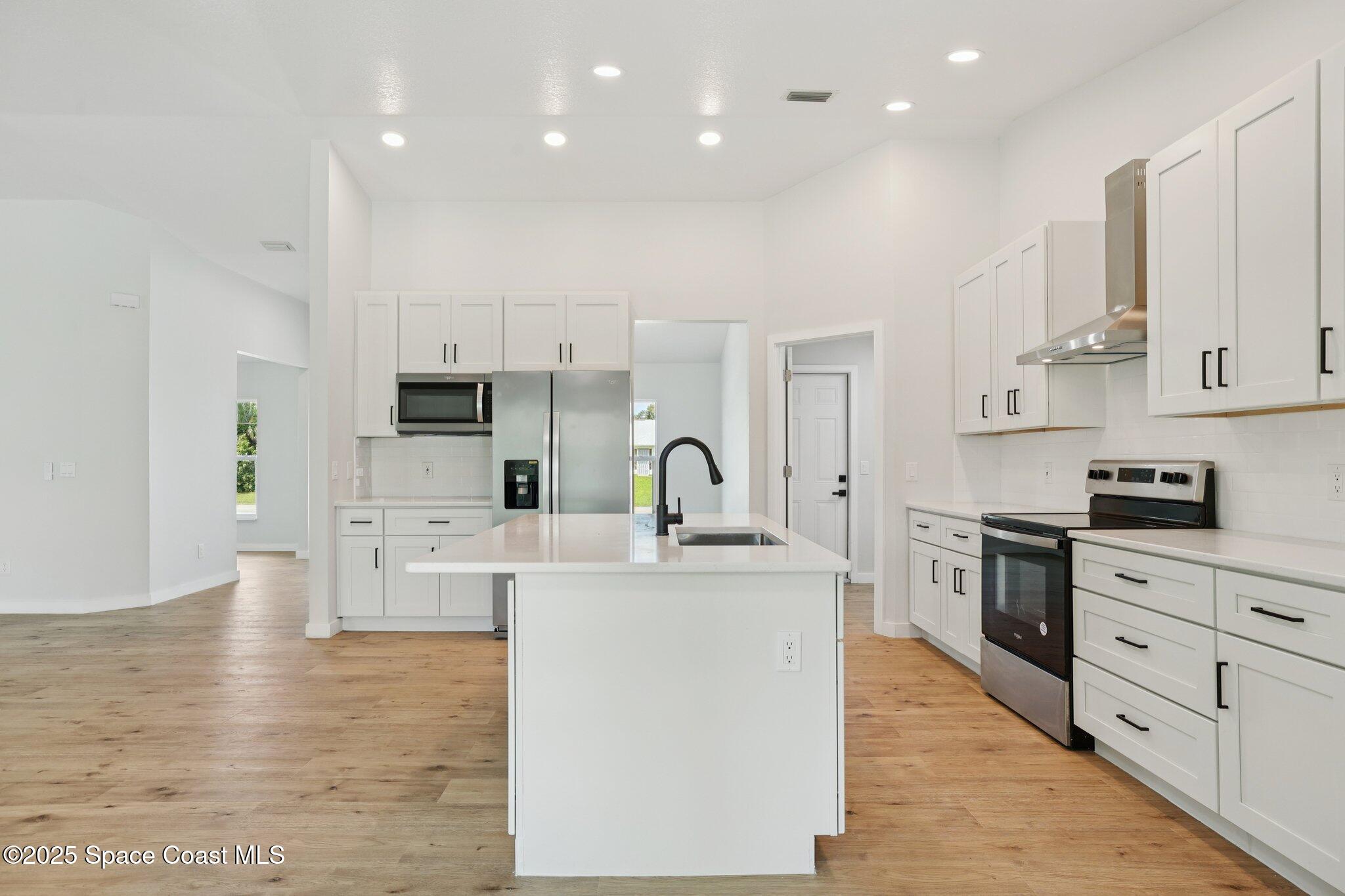 1441 Eldron Boulevard SE