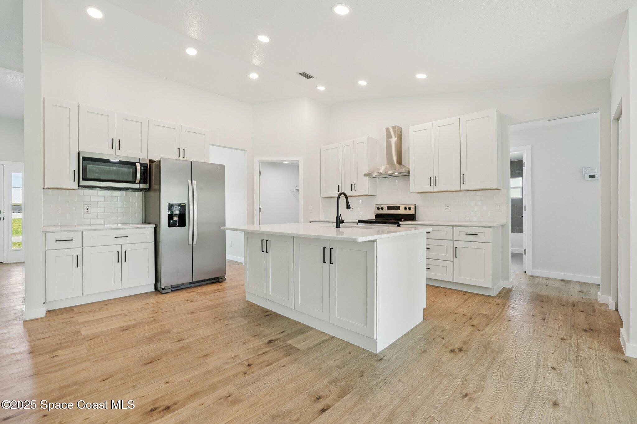 1441 Eldron Boulevard SE