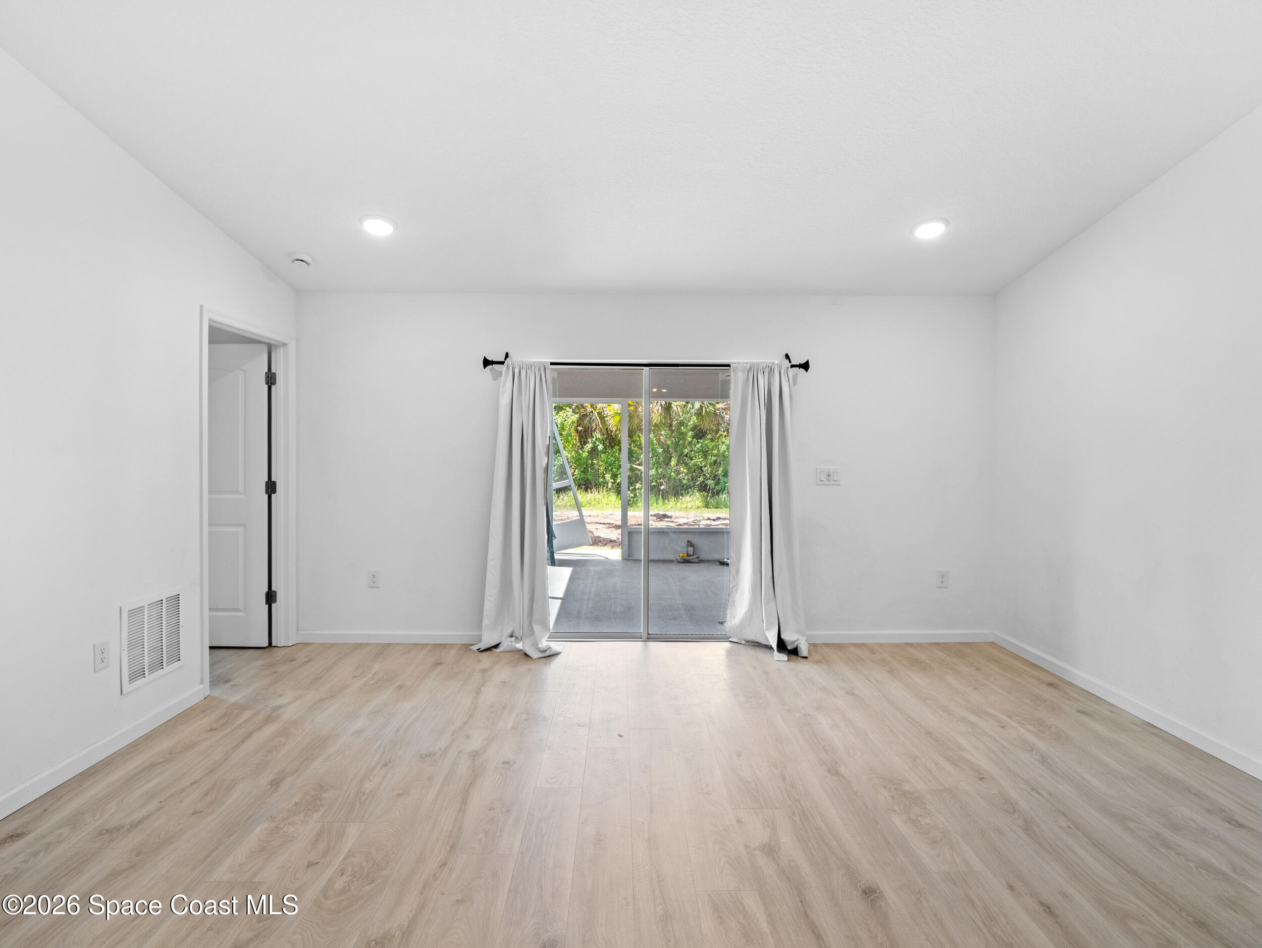566 Forrest Hills Street SW