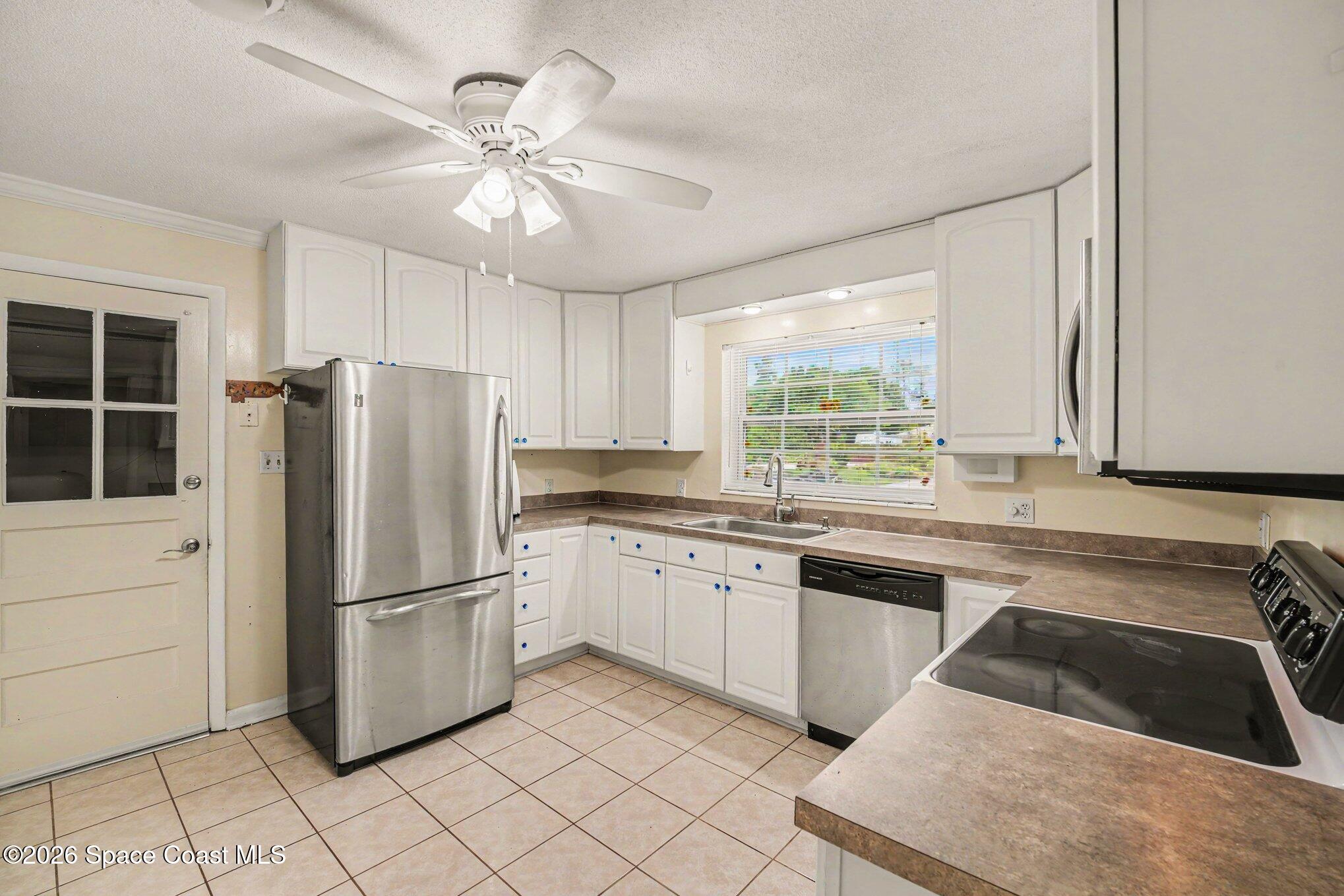 3075 Ellis Drive