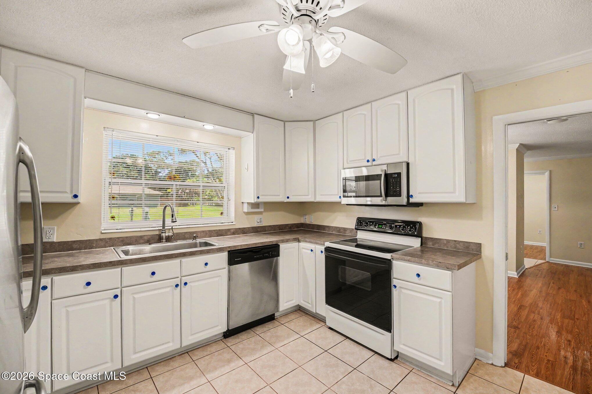 3075 Ellis Drive