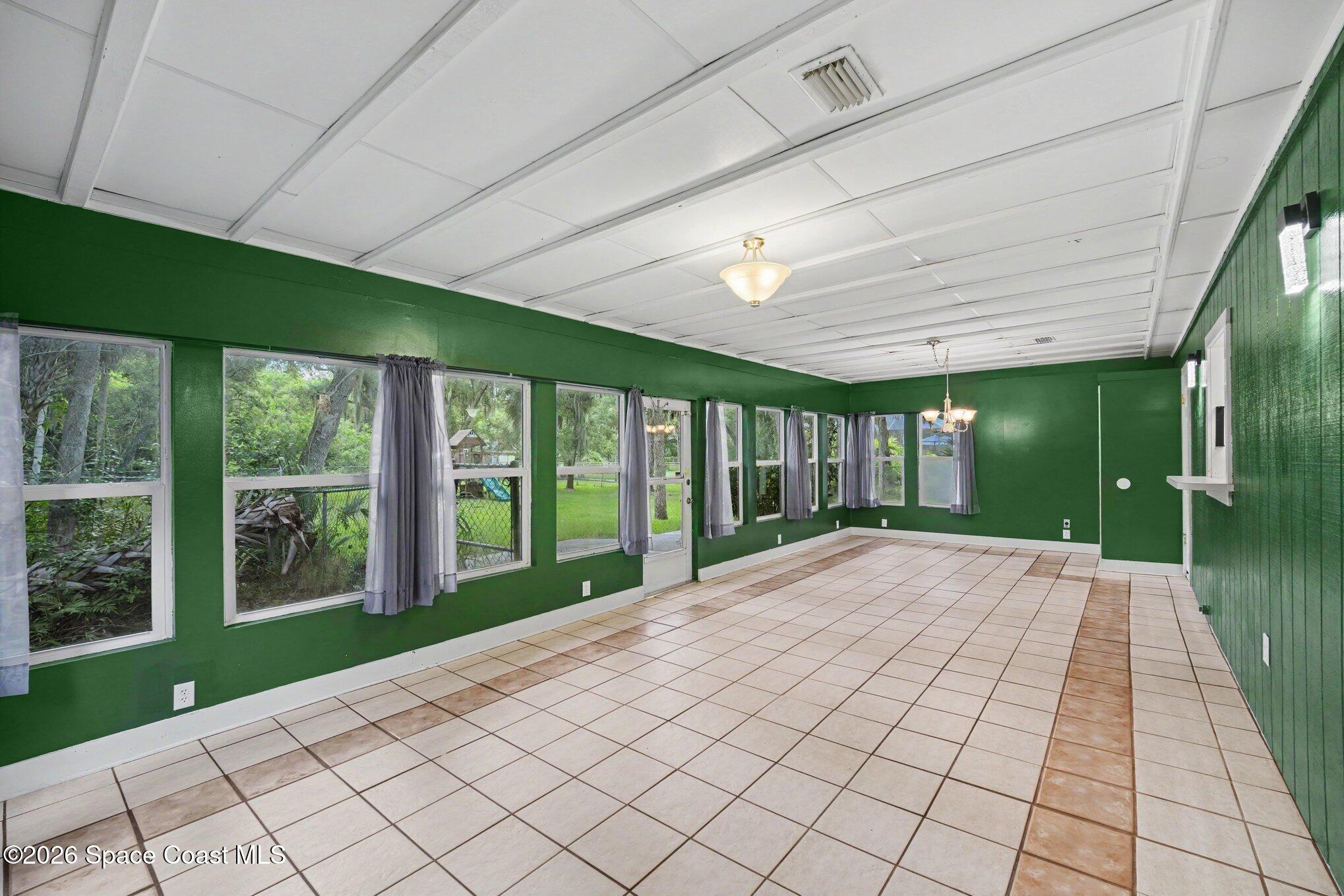 1808 Live Oak Drive N