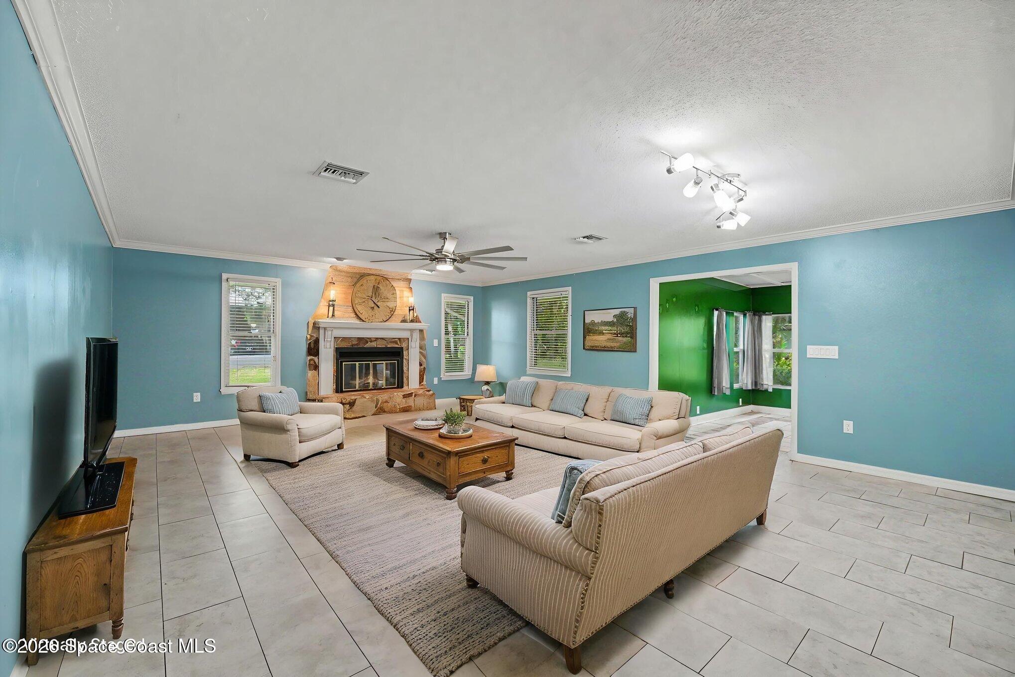1808 Live Oak Drive N