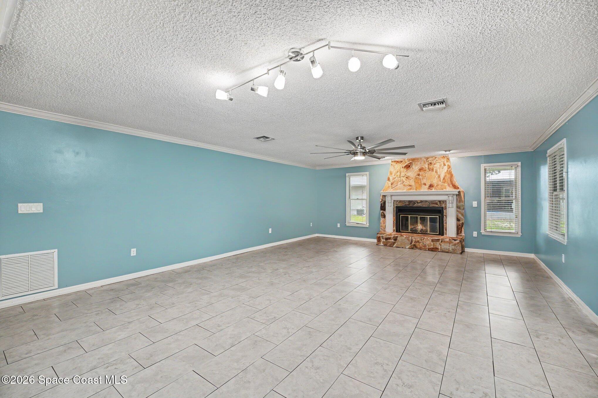1808 Live Oak Drive N