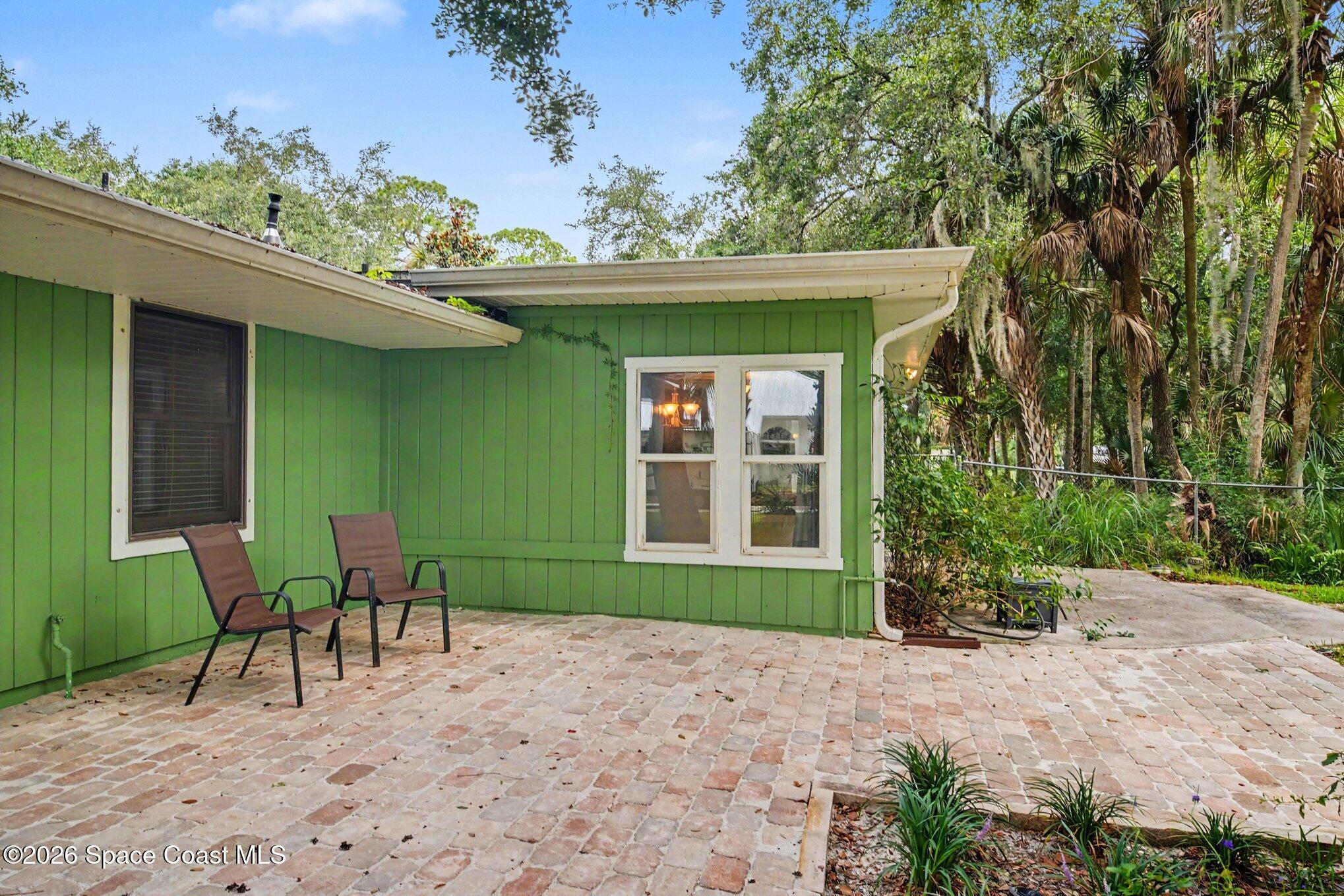 1808 Live Oak Drive N