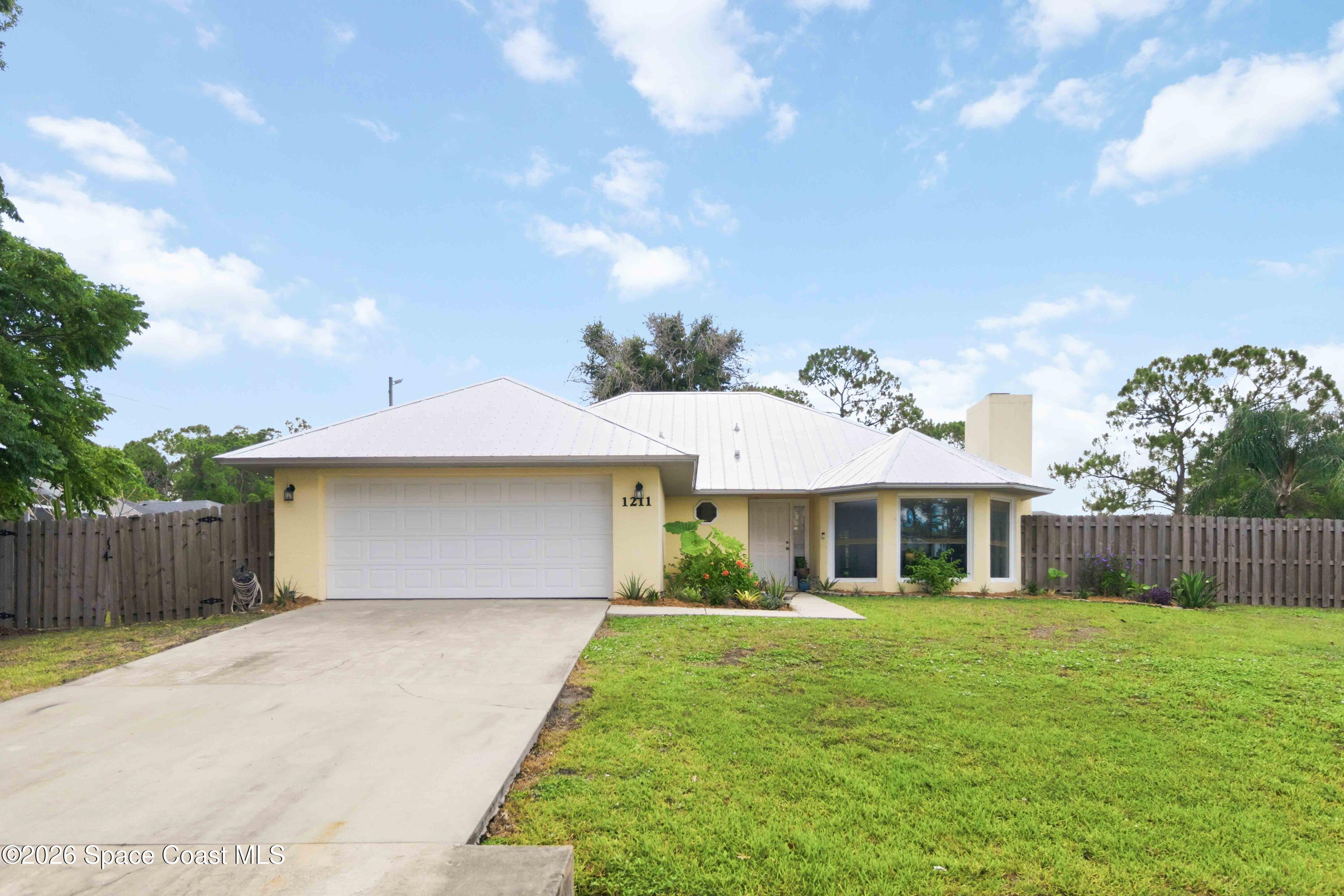 1211 Amish Place SE