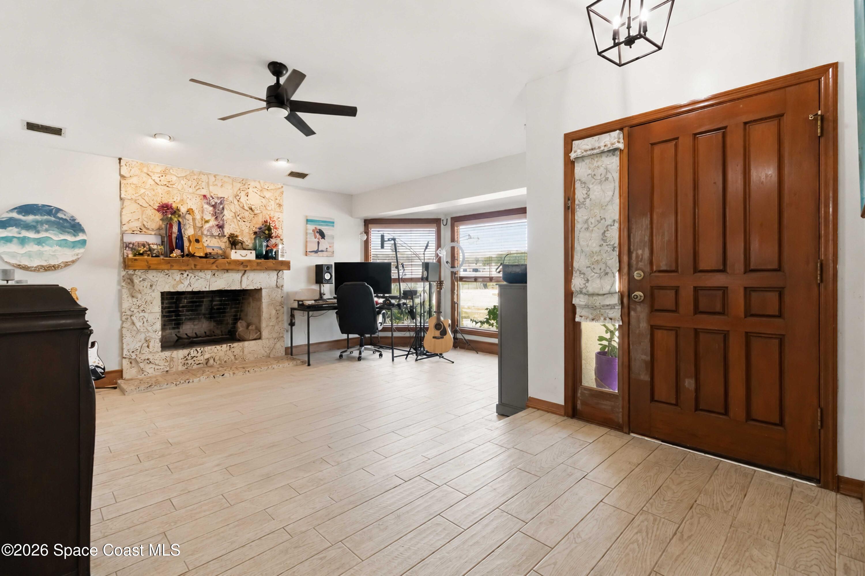 1211 Amish Place SE
