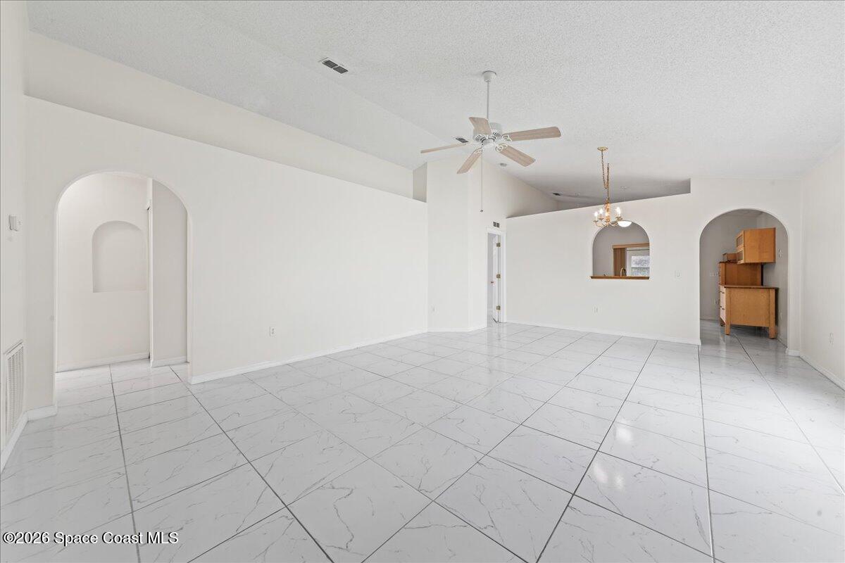 2165 Redwood Circle NE