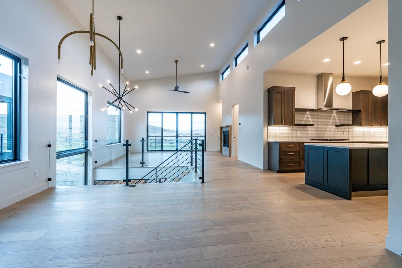 2322 LONETREE