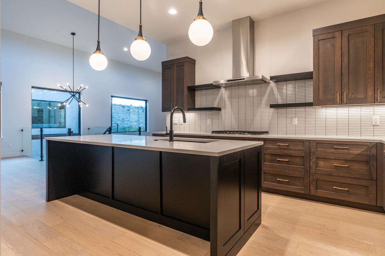2322 LONETREE