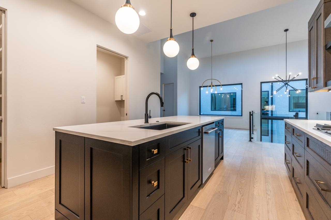 2322 LONETREE