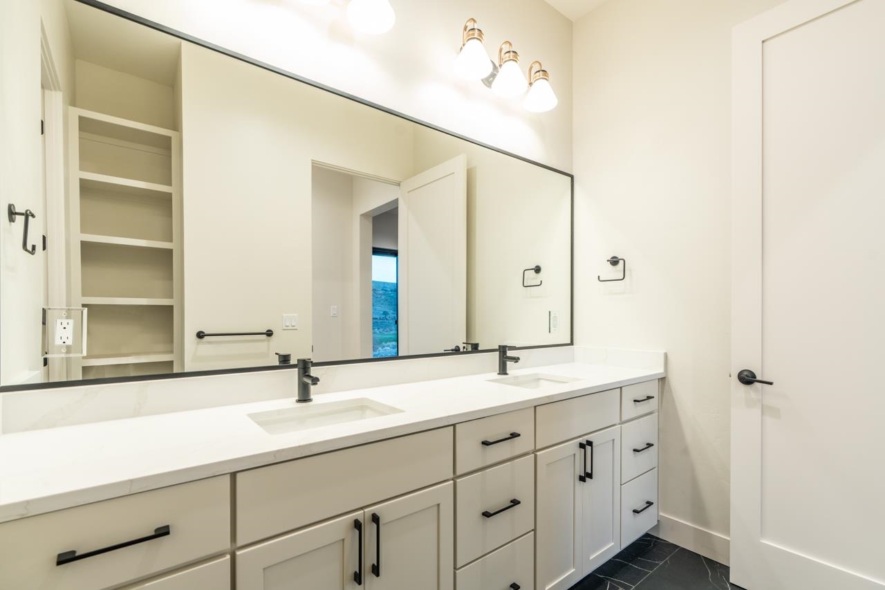 2322 LONETREE