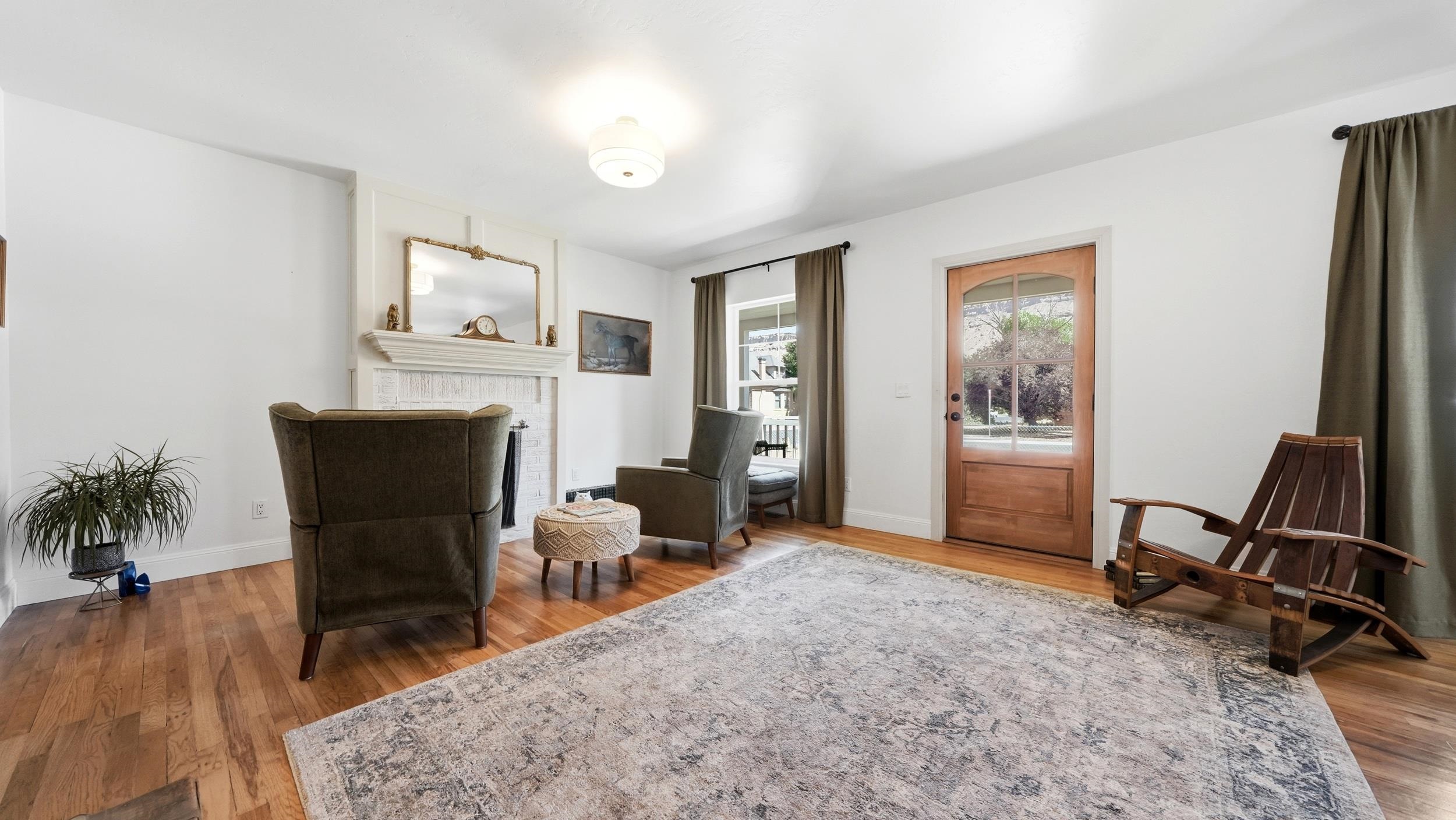 239 W 5th Street