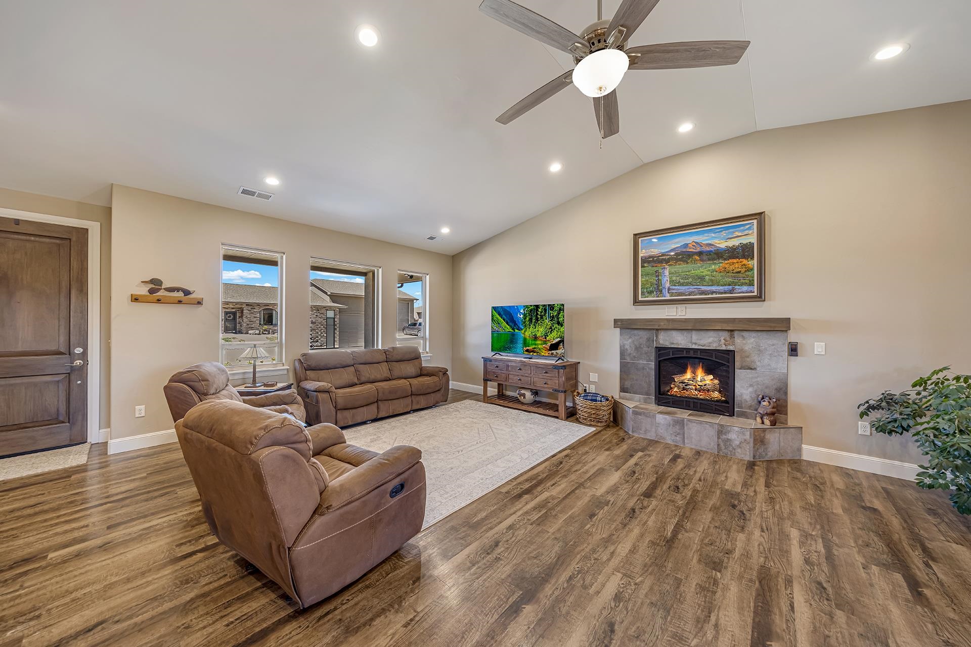 852 Fire Agate Lane