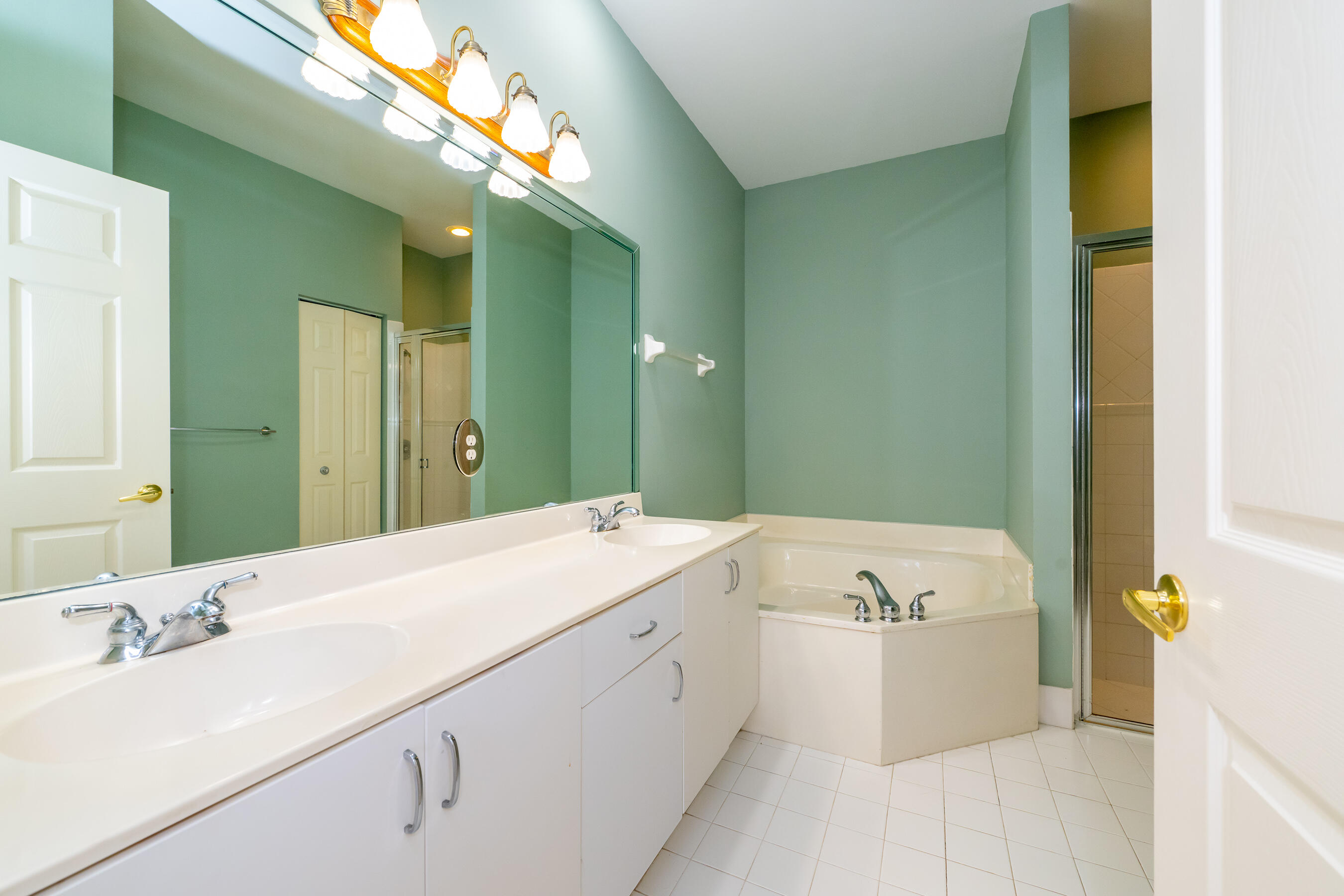 2590 E Aragon Boulevard 2