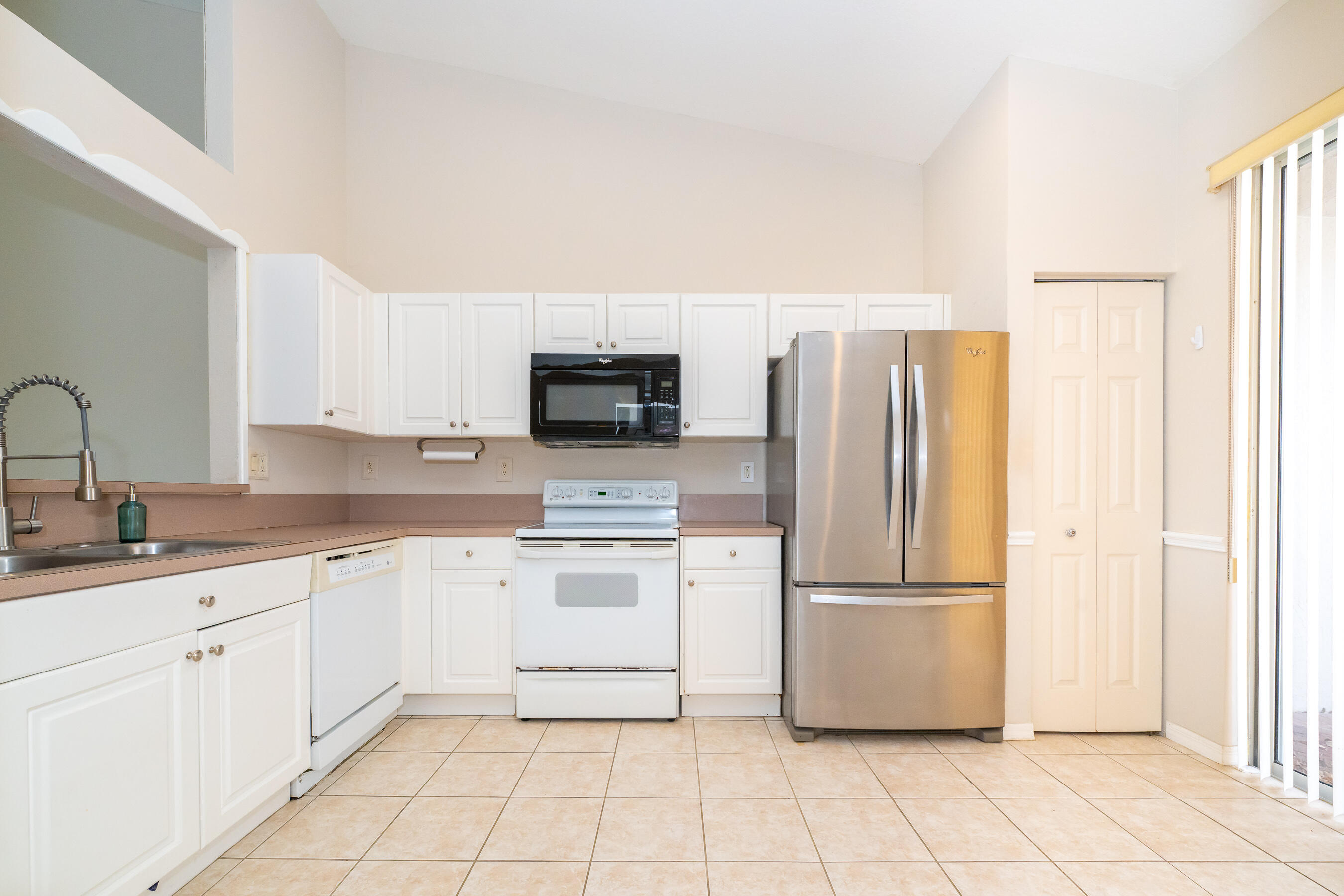 2590 E Aragon Boulevard 2