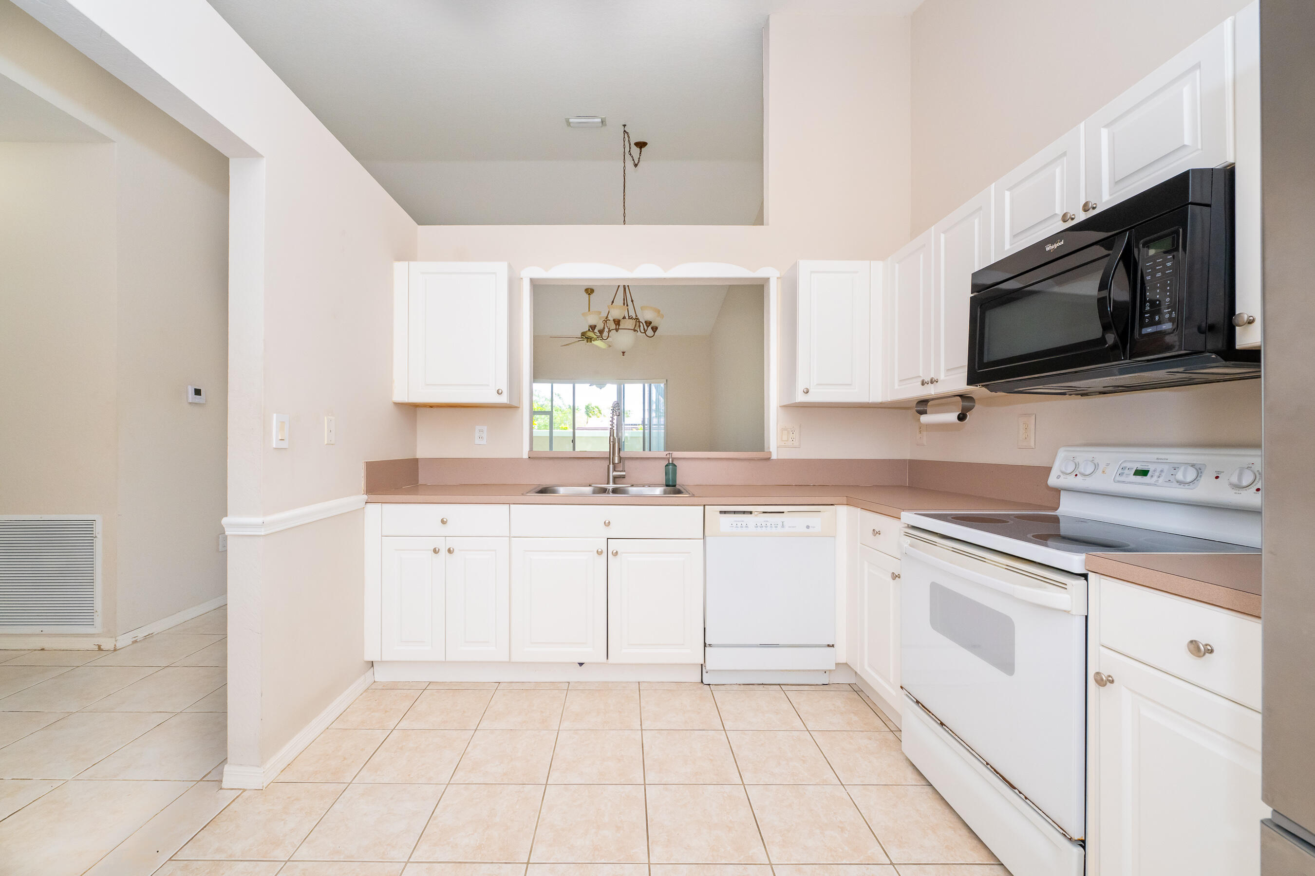 2590 E Aragon Boulevard 2