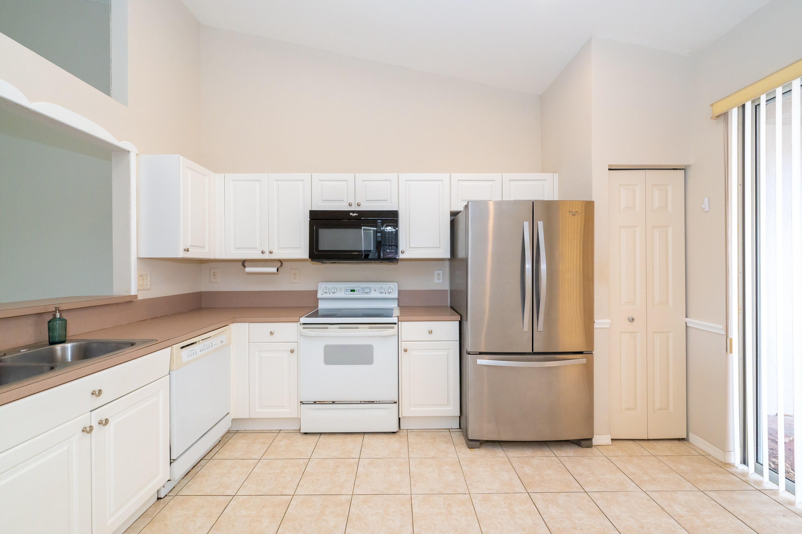 2590 E Aragon Boulevard 2