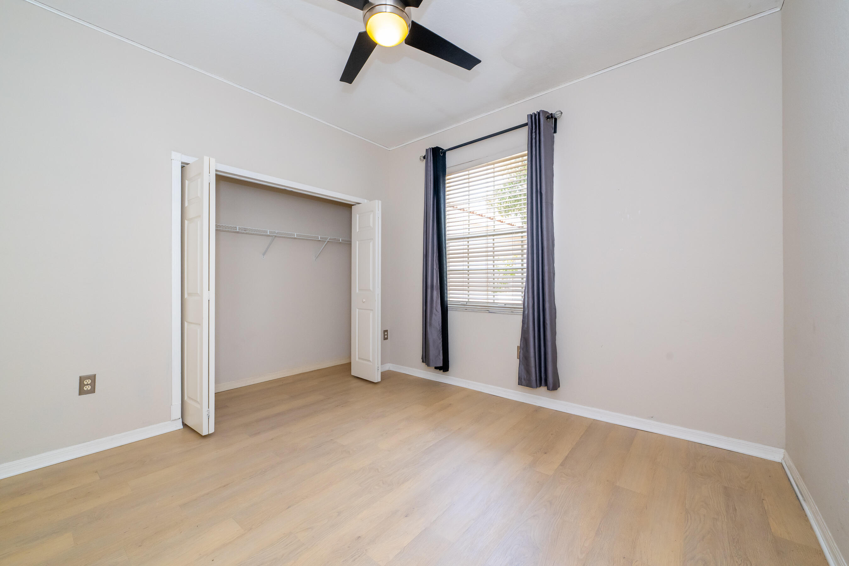 2590 E Aragon Boulevard 2