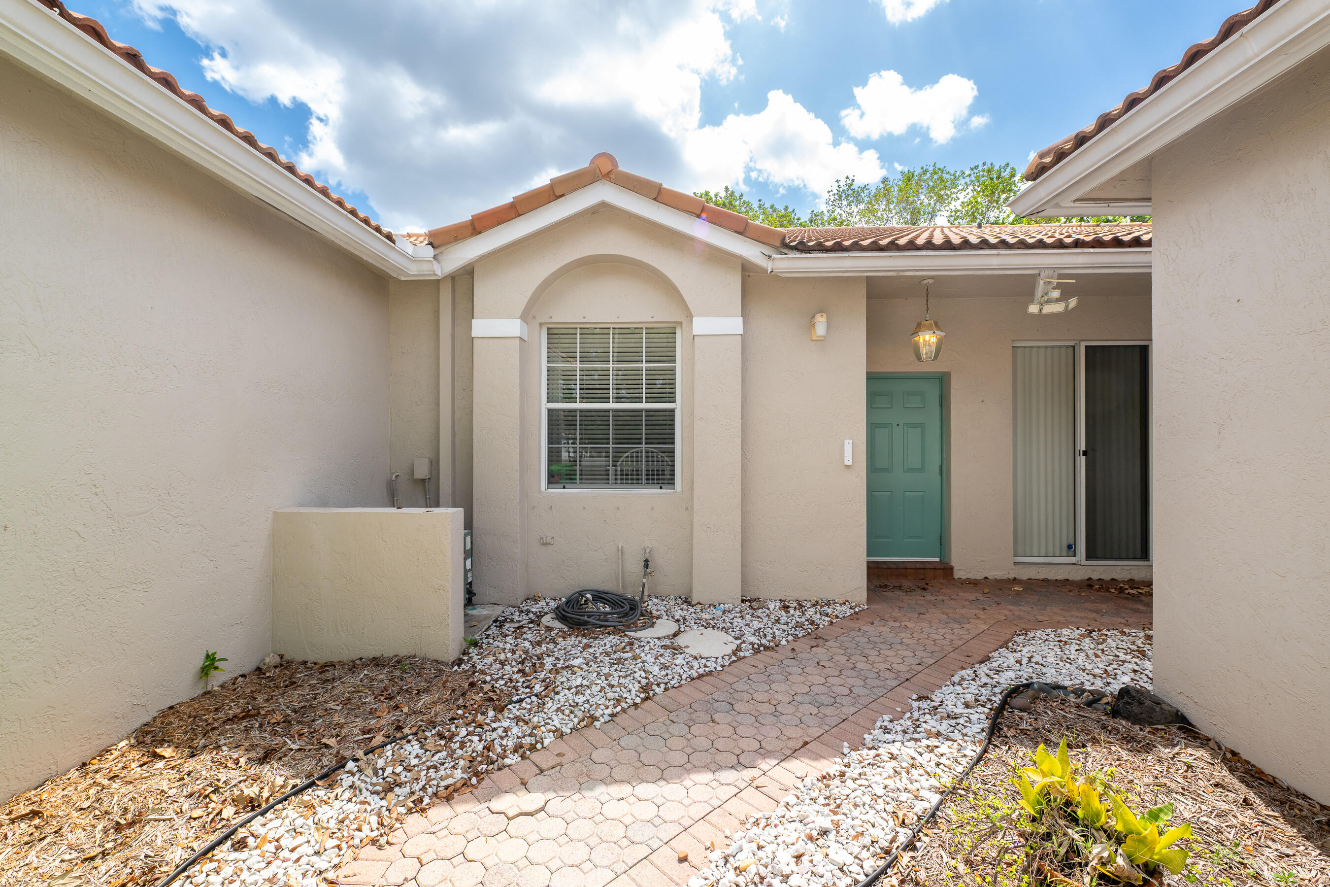 2590 E Aragon Boulevard 2