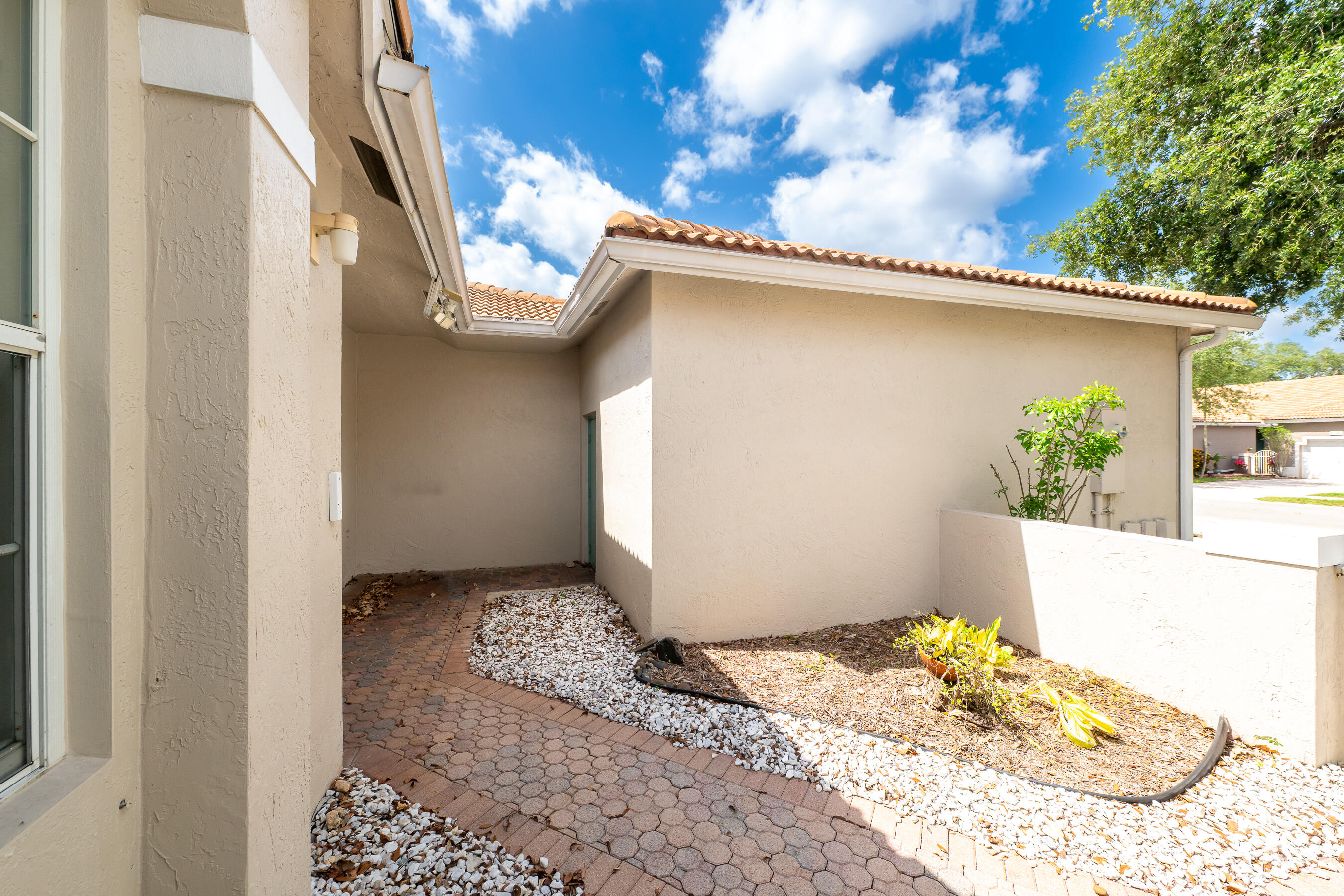 2590 E Aragon Boulevard 2