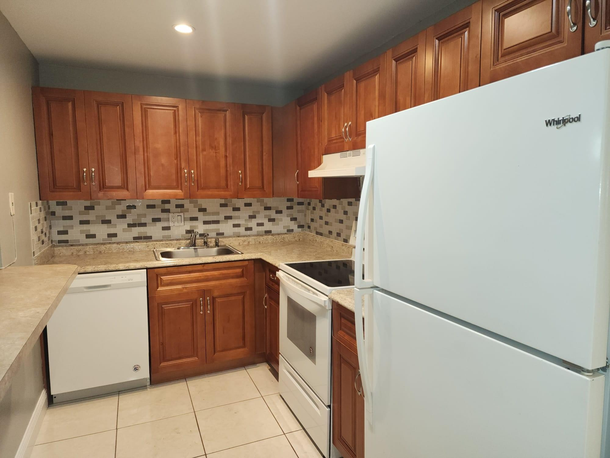 4174 Inverrary Drive 811
