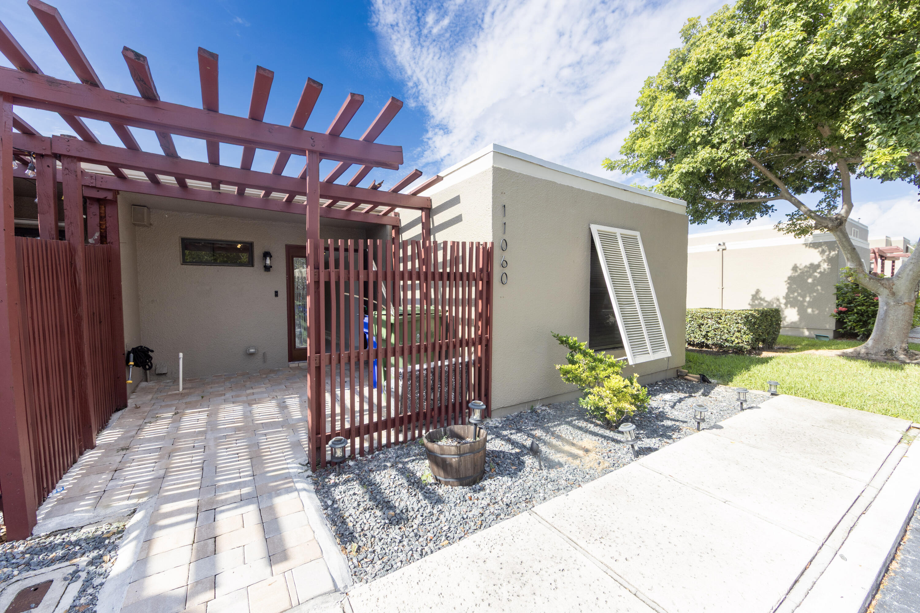 11060 S LAKEVIEW Drive 11060