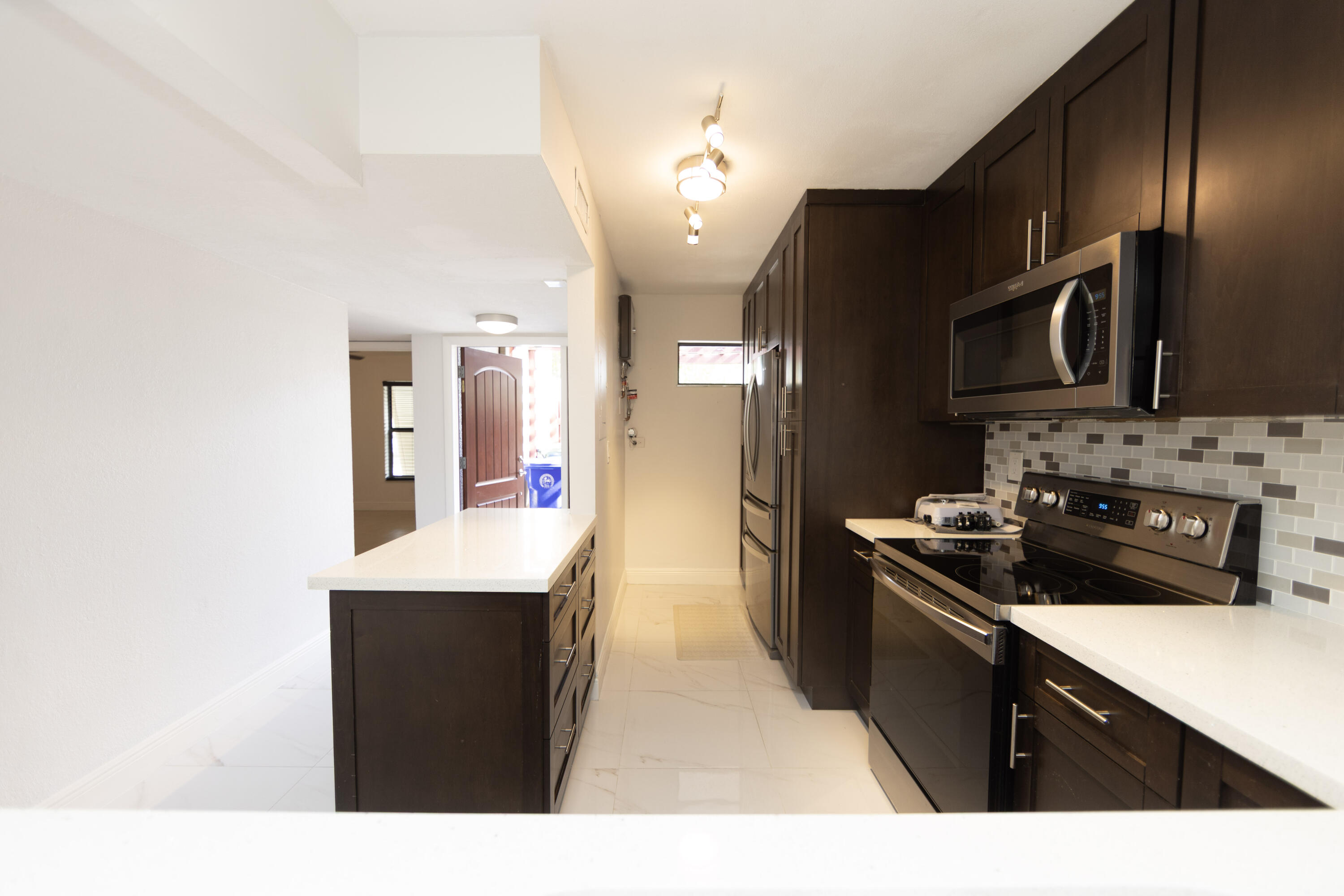 11060 S LAKEVIEW Drive 11060