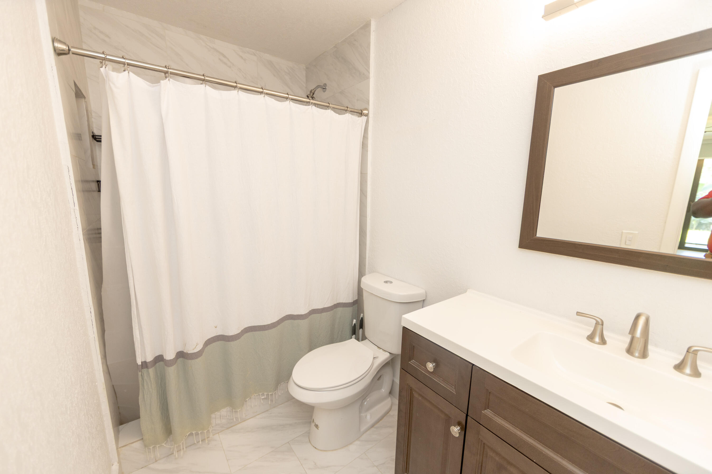 11060 S LAKEVIEW Drive 11060