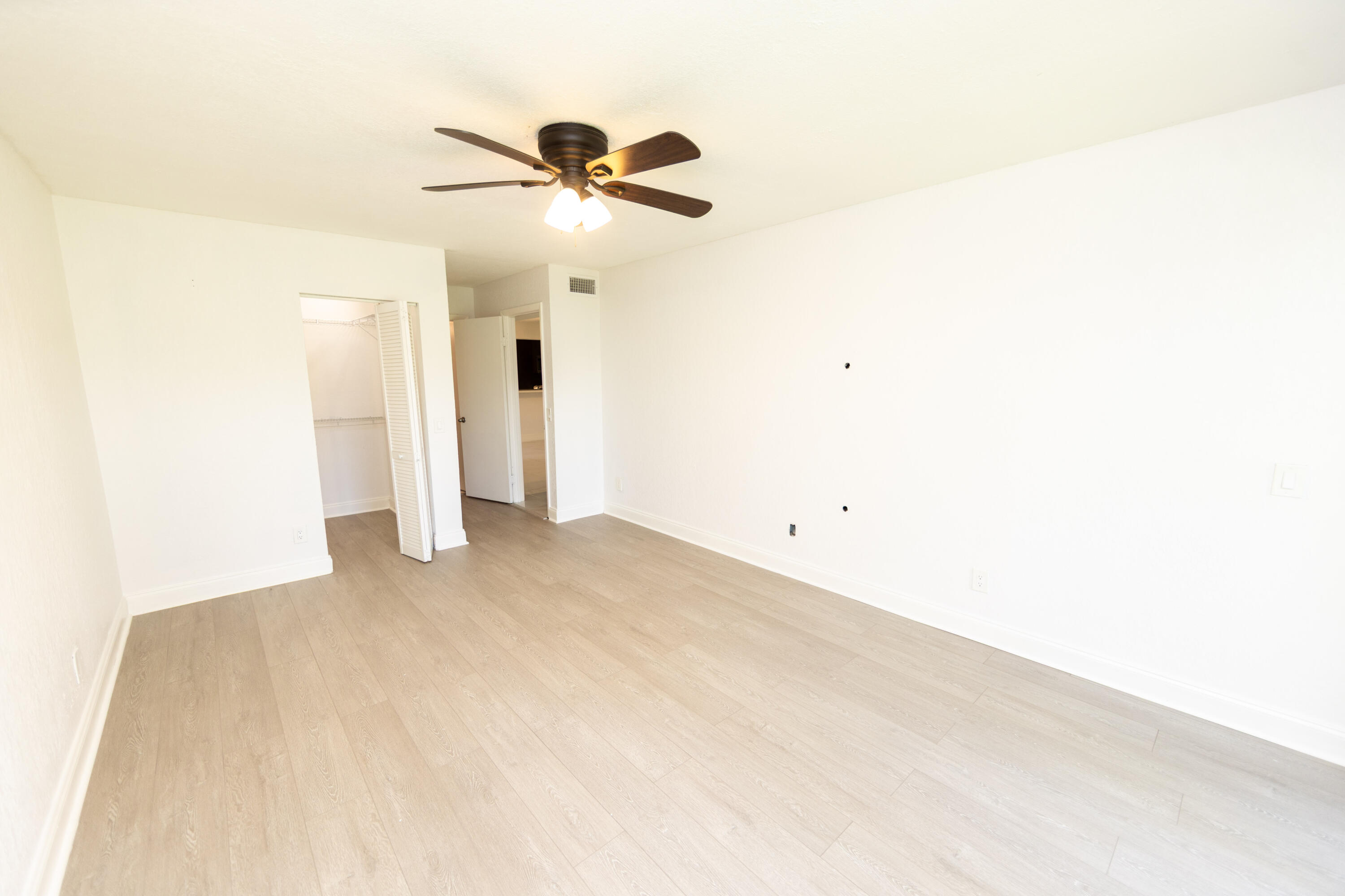 11060 S LAKEVIEW Drive 11060