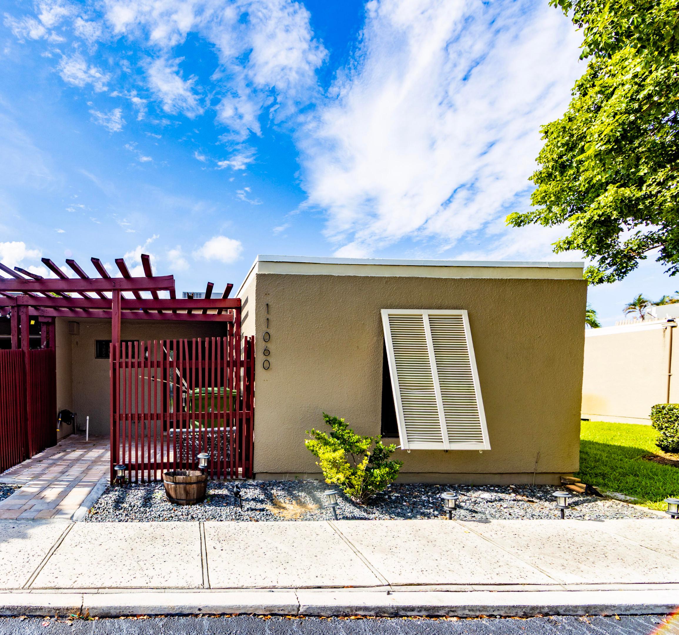 11060 S LAKEVIEW Drive 11060