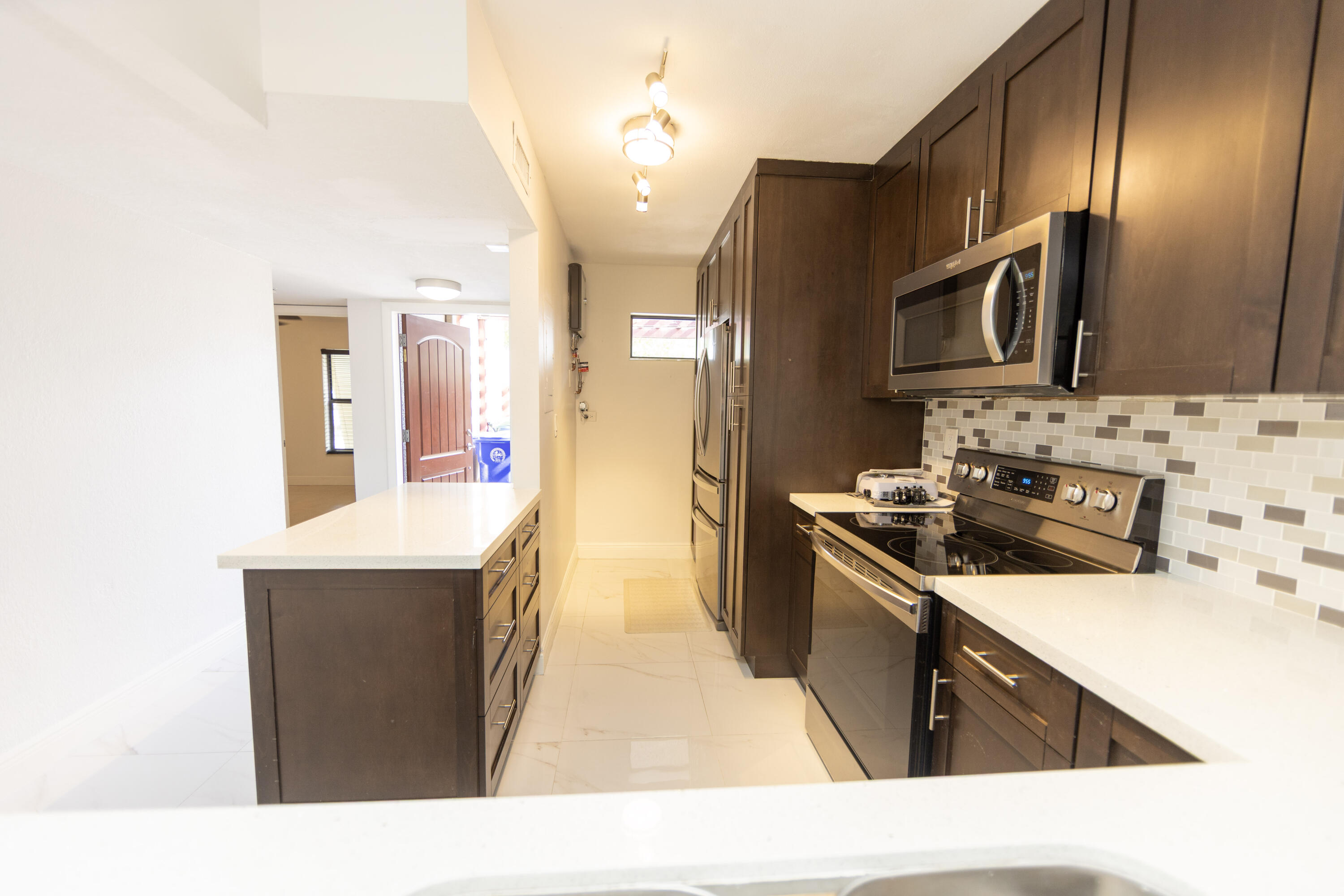 11060 S LAKEVIEW Drive 11060