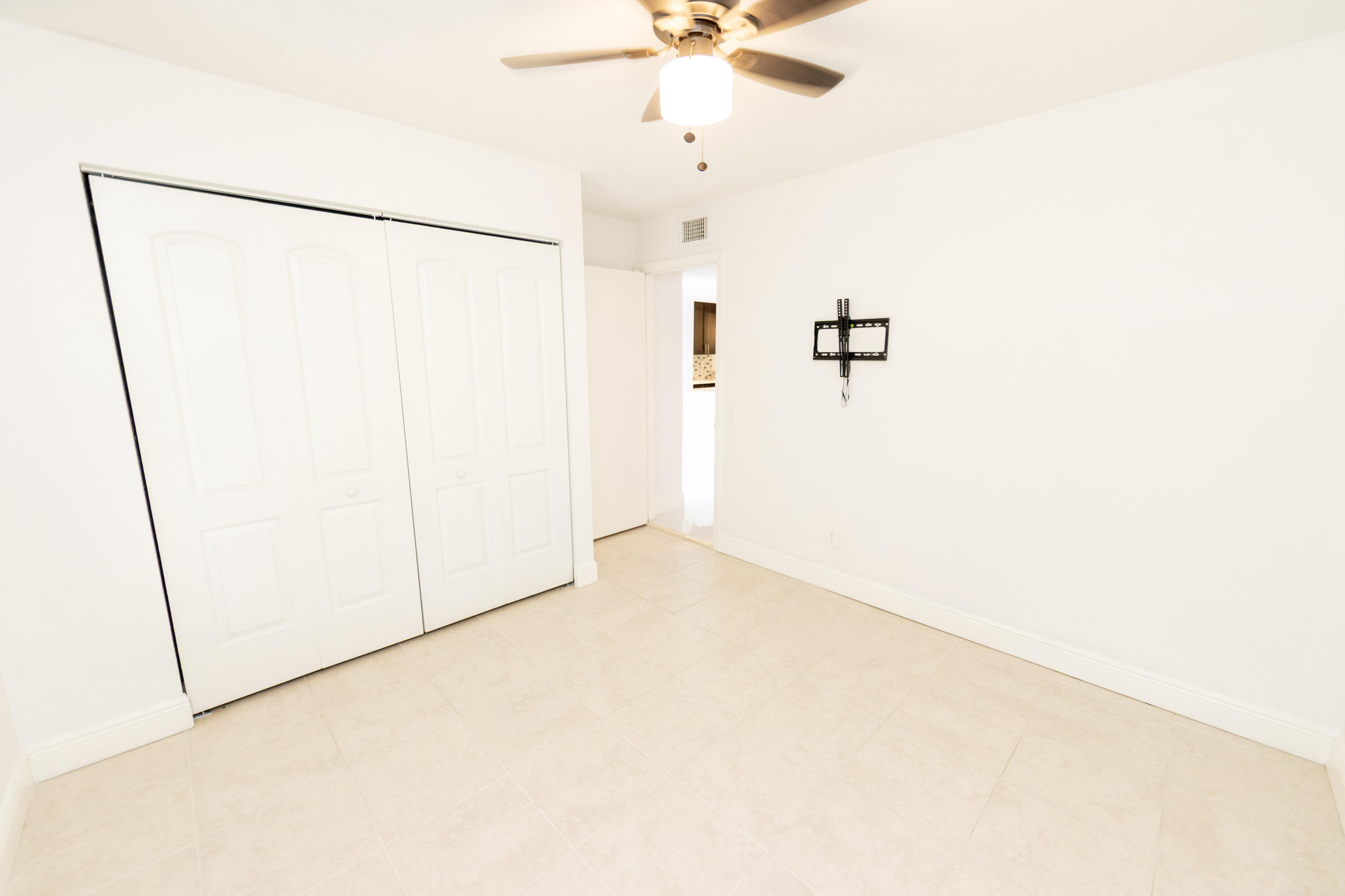 11060 S LAKEVIEW Drive 11060