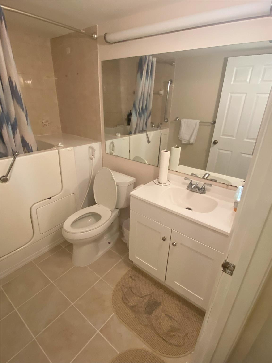 821 SKY PINE Way B2