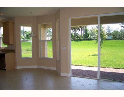 2007 GREY FALCON Circle SW