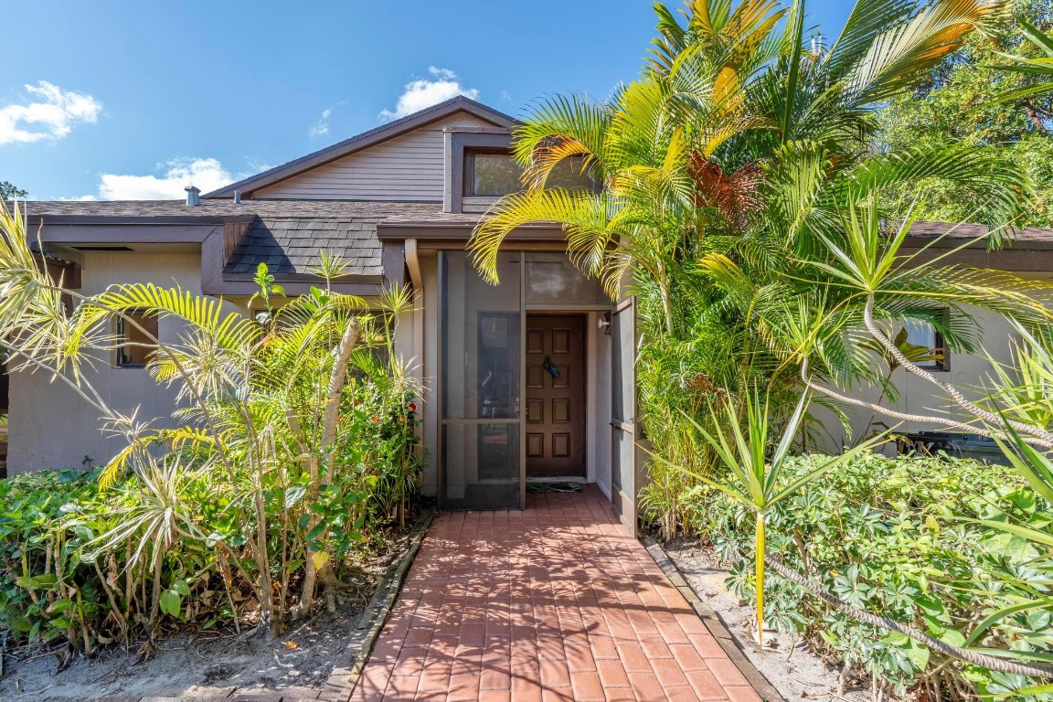 4673 Fountains Drive