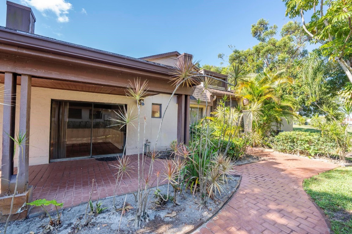 4673 Fountains Drive