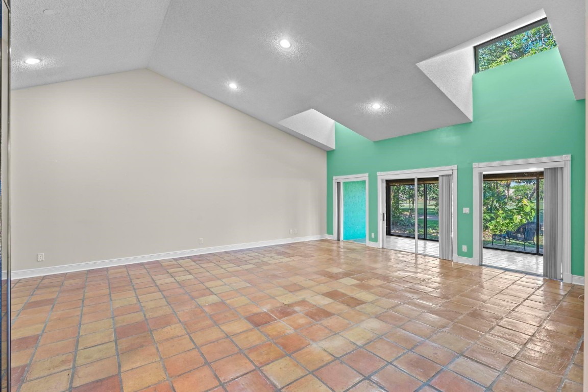 4673 Fountains Drive